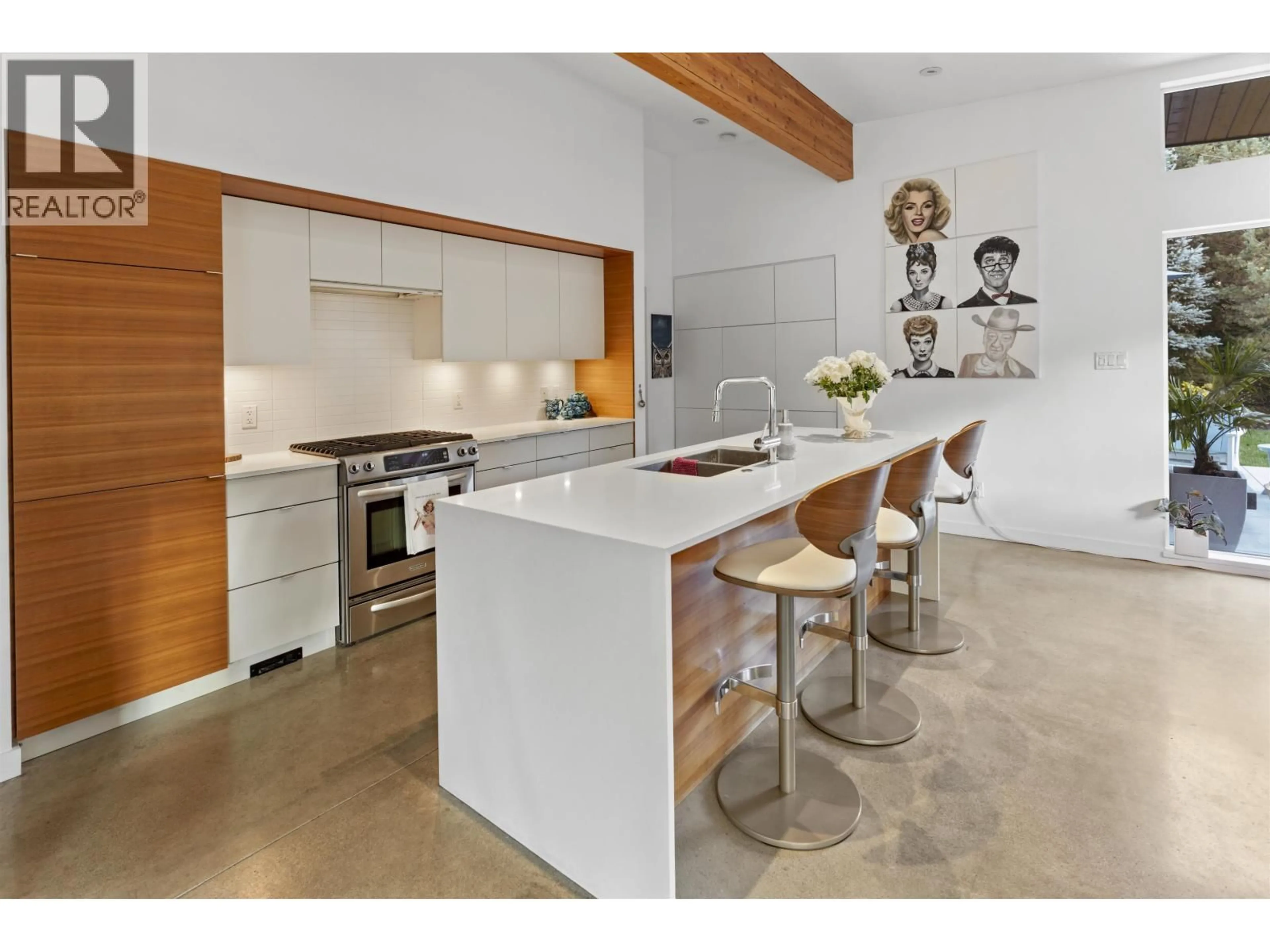 Open concept kitchen, unknown for 1023 JAY CRESCENT, Squamish British Columbia V8B0P2