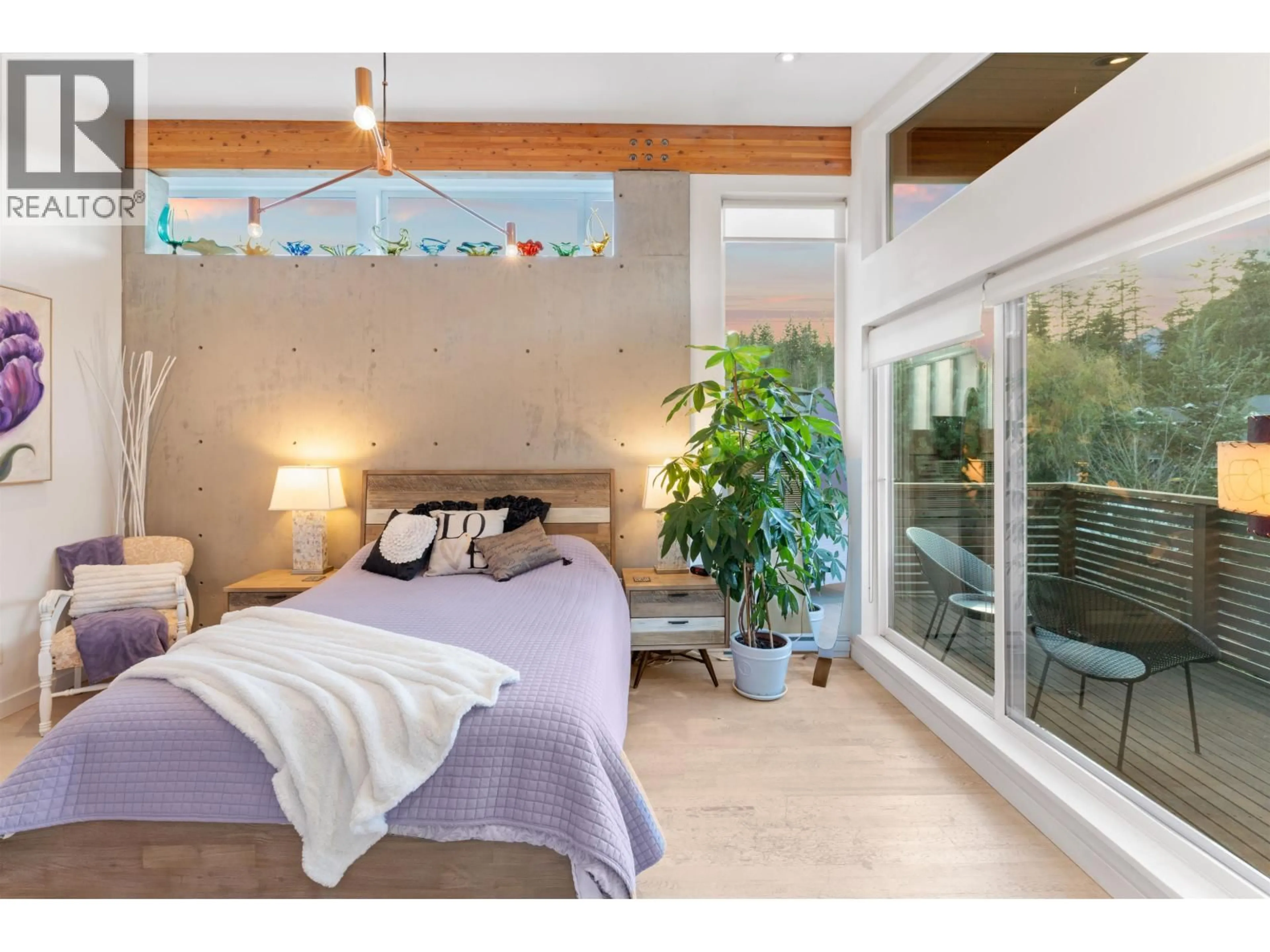 Bedroom with bed, unknown for 1023 JAY CRESCENT, Squamish British Columbia V8B0P2