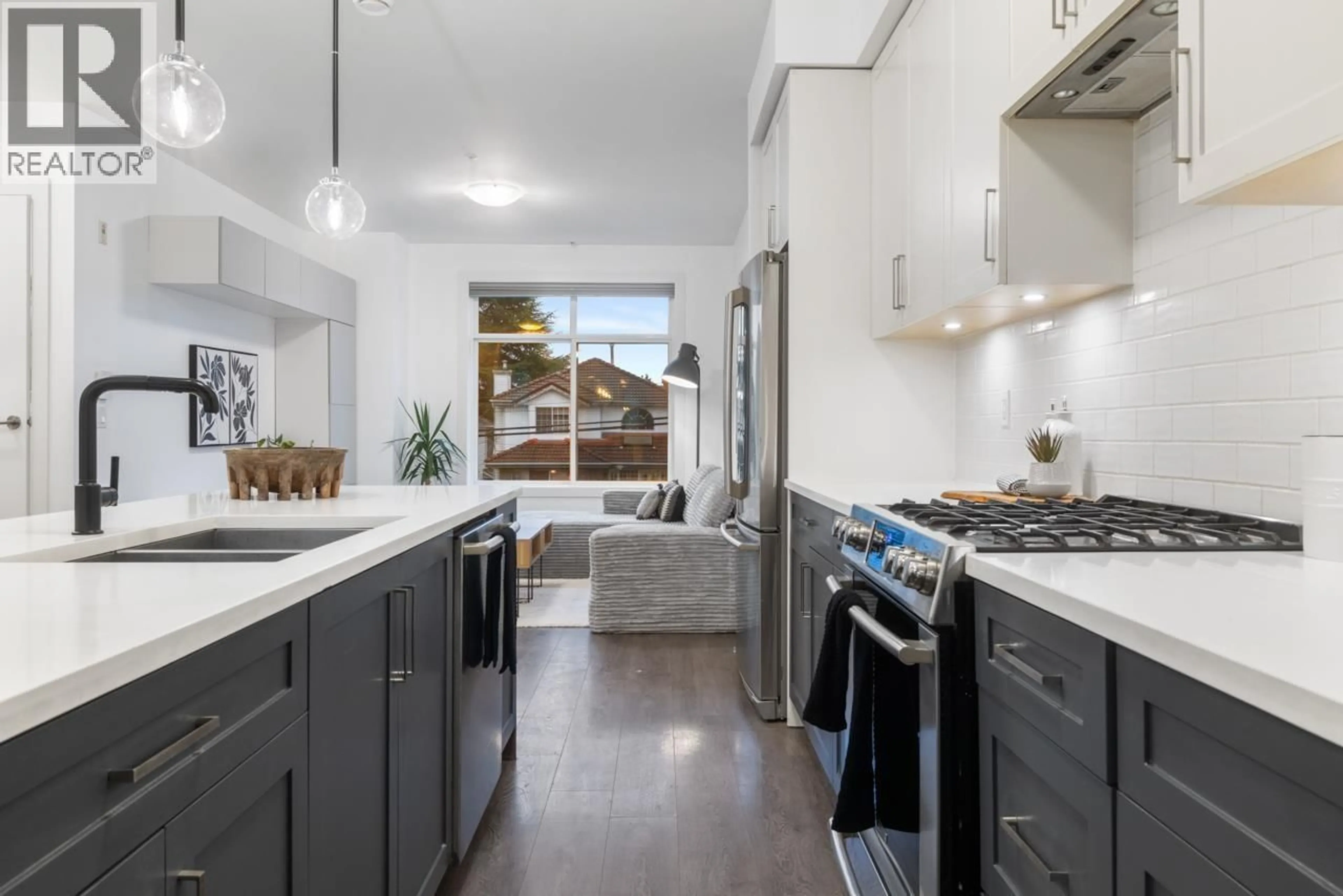 Open concept kitchen, ceramic/tile floor for 5837 WALES STREET, Vancouver British Columbia V5R0E6