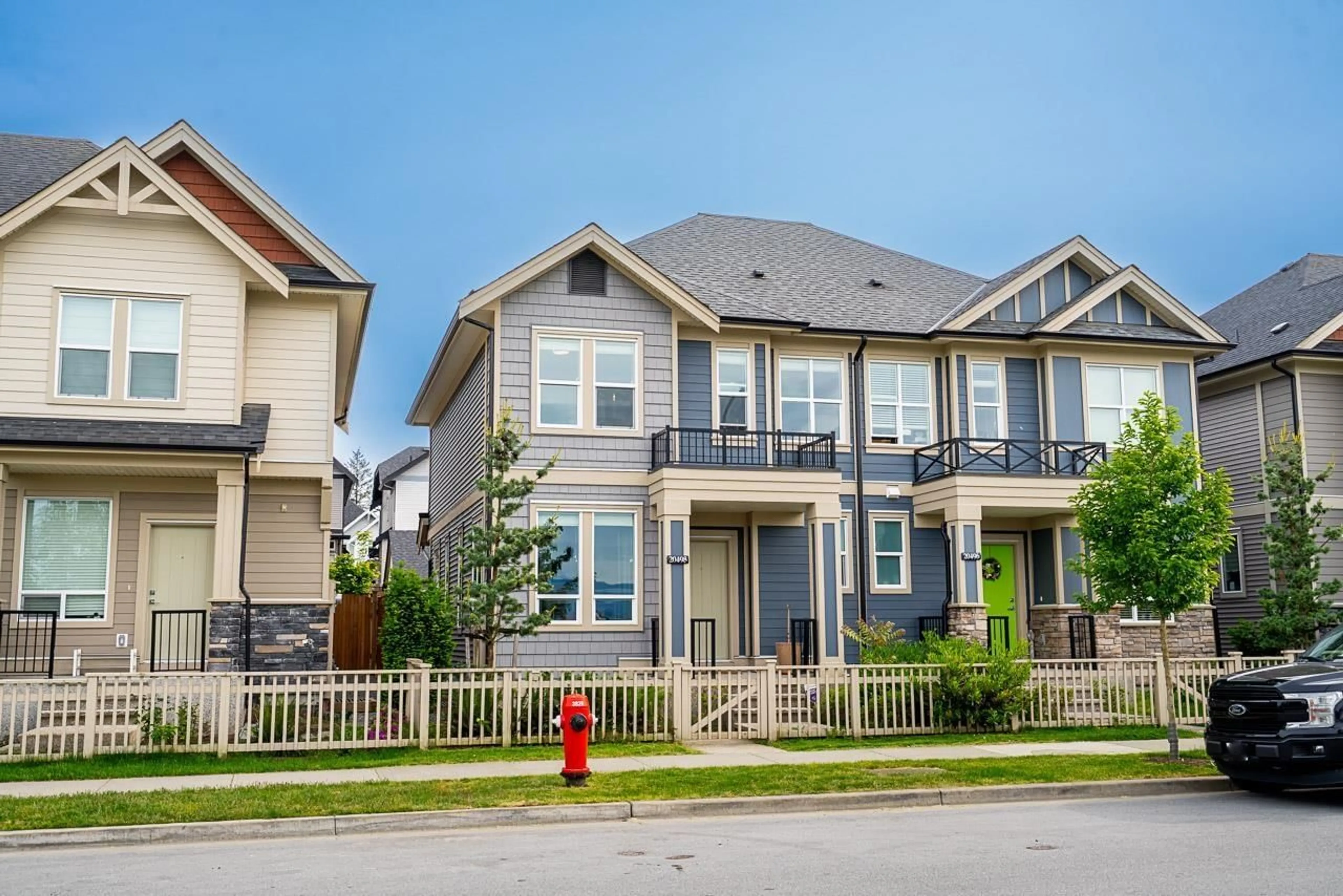 Home with vinyl exterior material, street for 20498 78 AVENUE, Langley British Columbia V2Y4K3