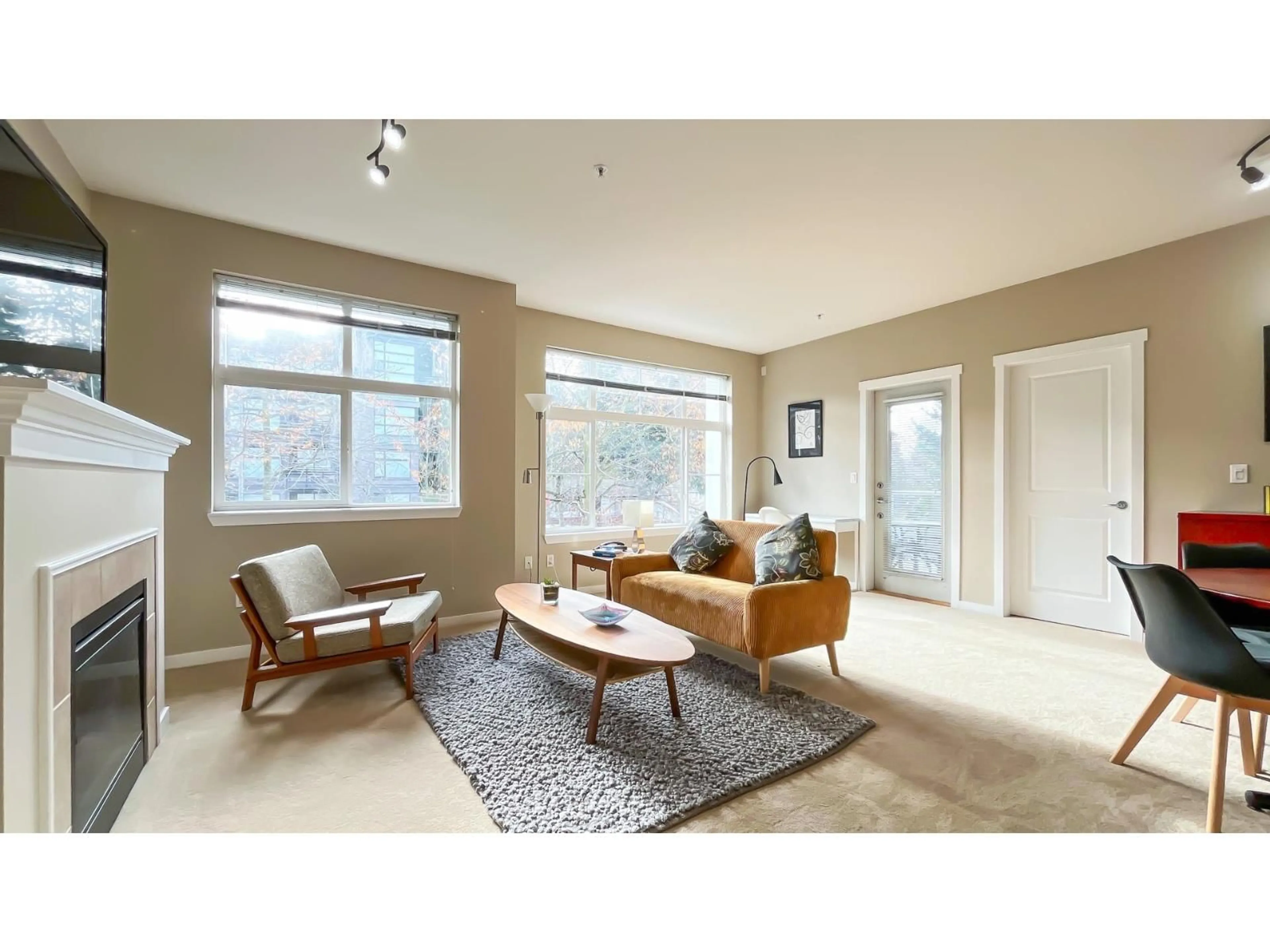 Living room with furniture, unknown for 207 - 15299 17A AVENUE, Surrey British Columbia V4A1V4
