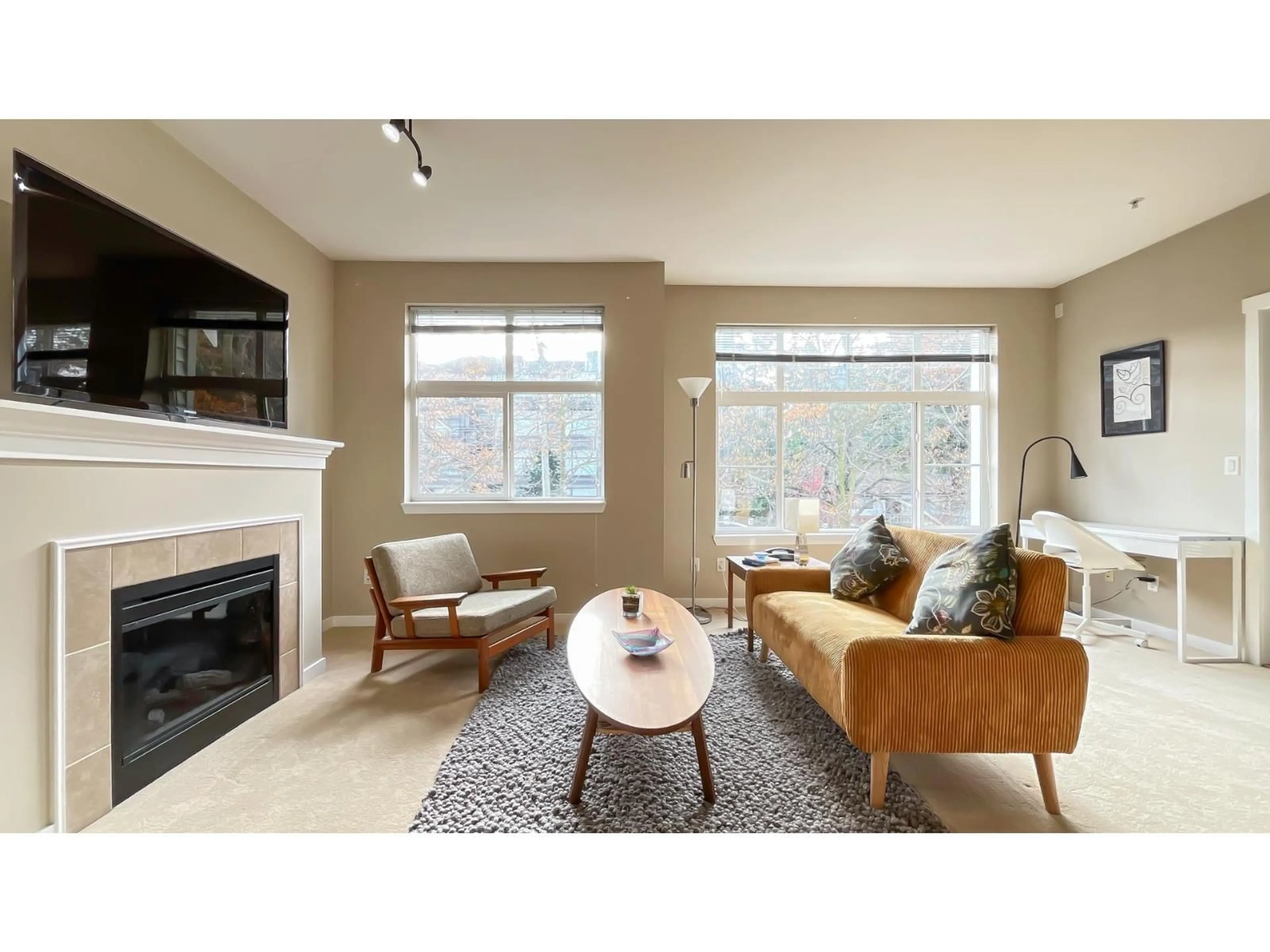 Living room with furniture, unknown for 207 - 15299 17A AVENUE, Surrey British Columbia V4A1V4