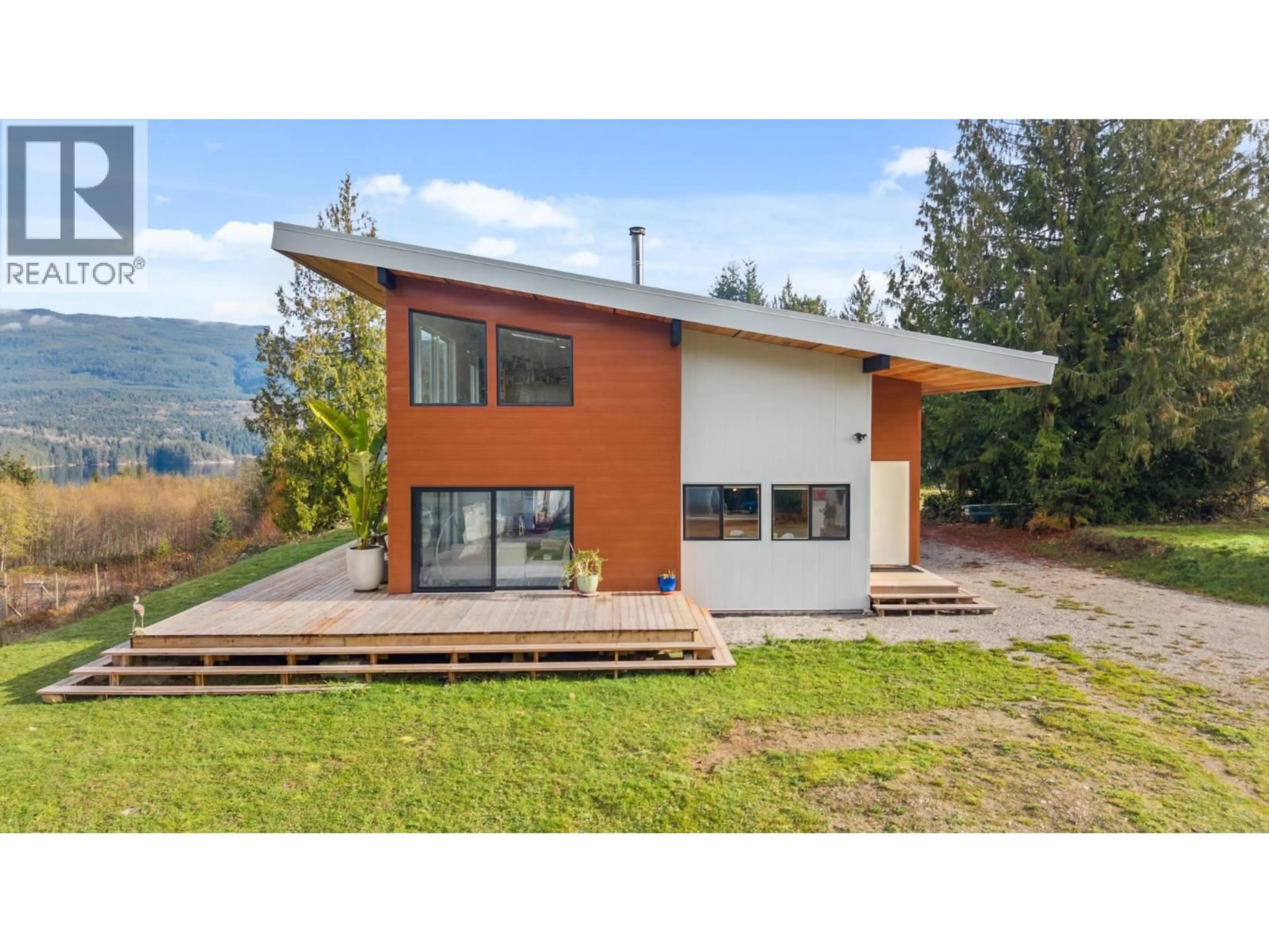 Home with vinyl exterior material, unknown for 6400 CROWSTON ROAD, Sechelt British Columbia V7Z0L1