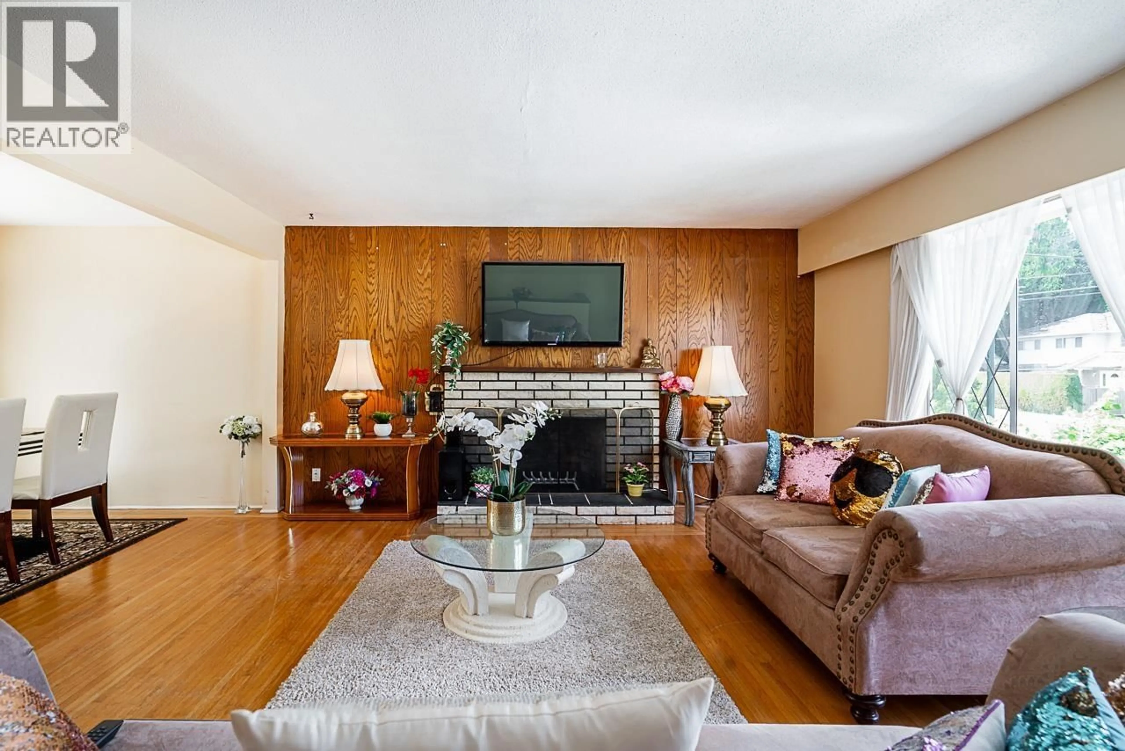 Living room with furniture, wood/laminate floor for 2294 AUSTIN AVENUE, Coquitlam British Columbia V3K3S1