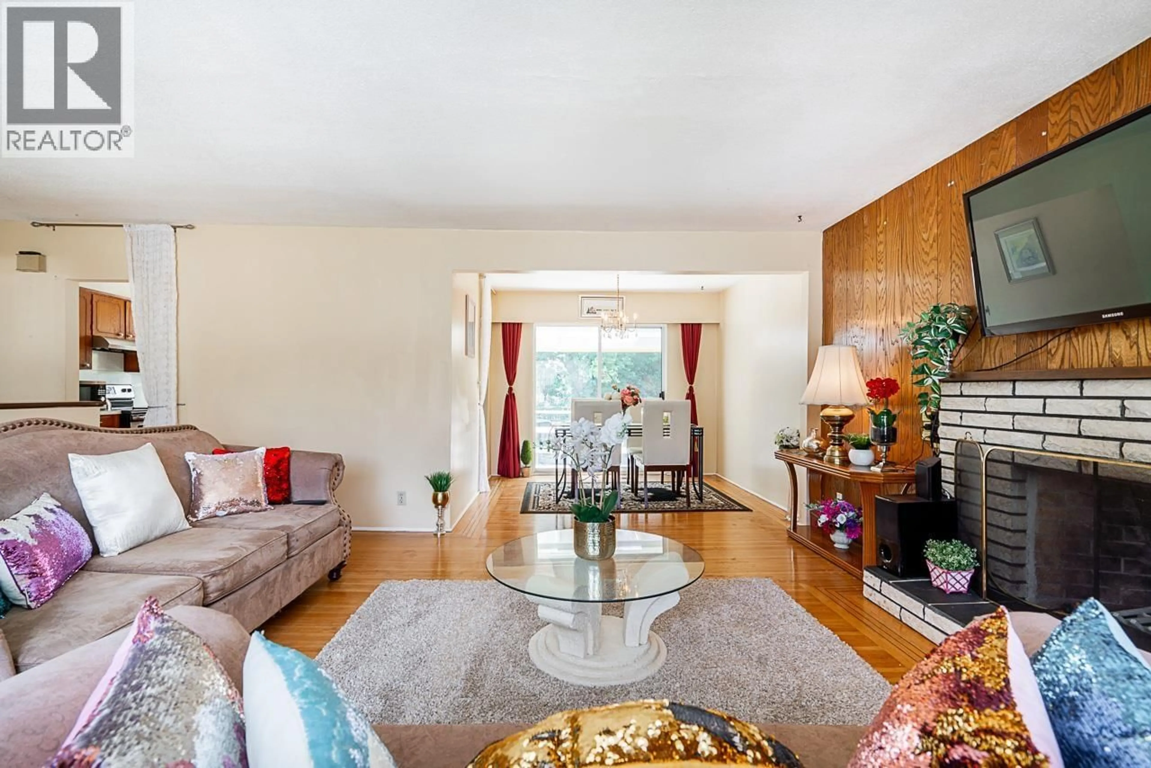 Living room with furniture, unknown for 2294 AUSTIN AVENUE, Coquitlam British Columbia V3K3S1