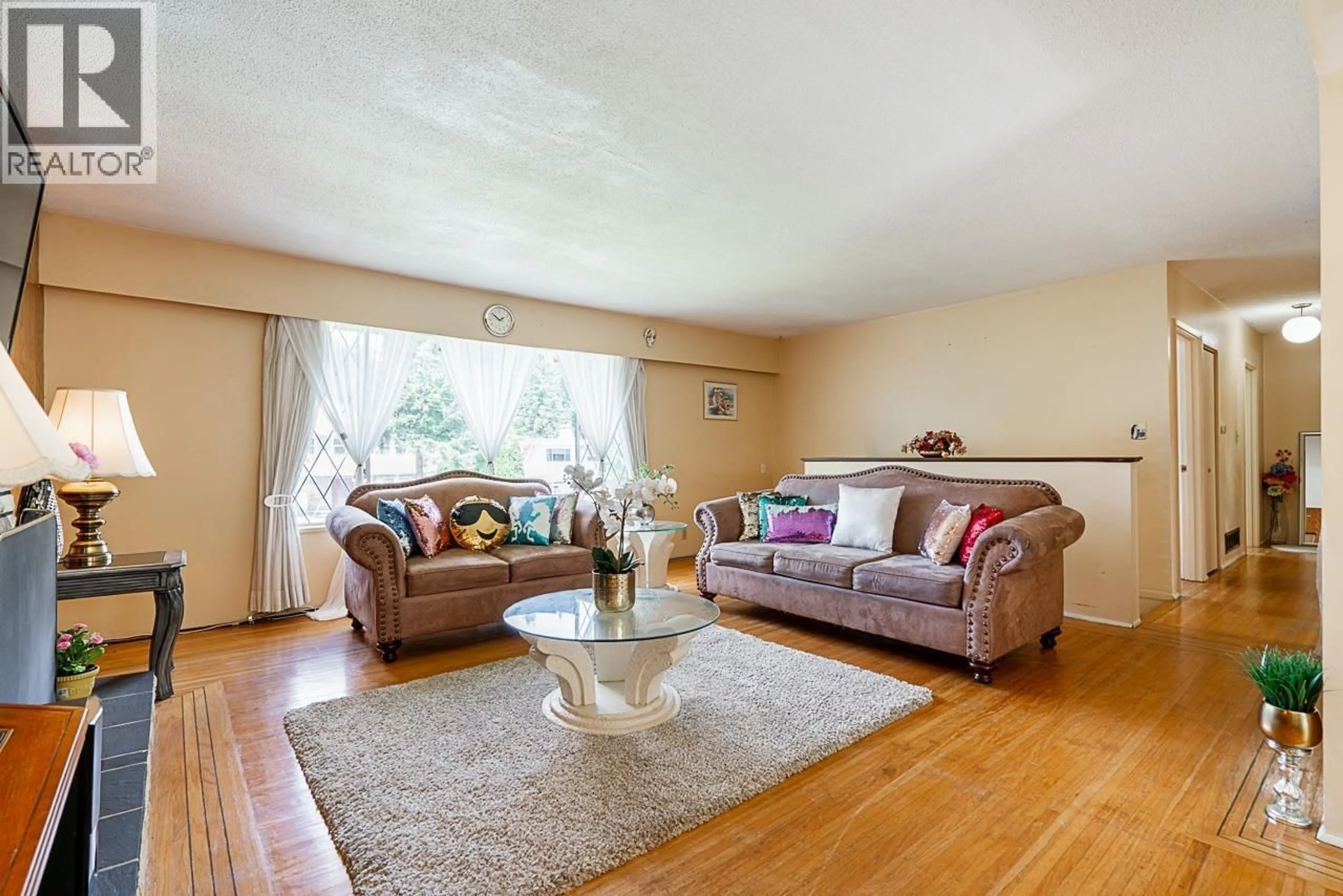 Living room with furniture, wood/laminate floor for 2294 AUSTIN AVENUE, Coquitlam British Columbia V3K3S1