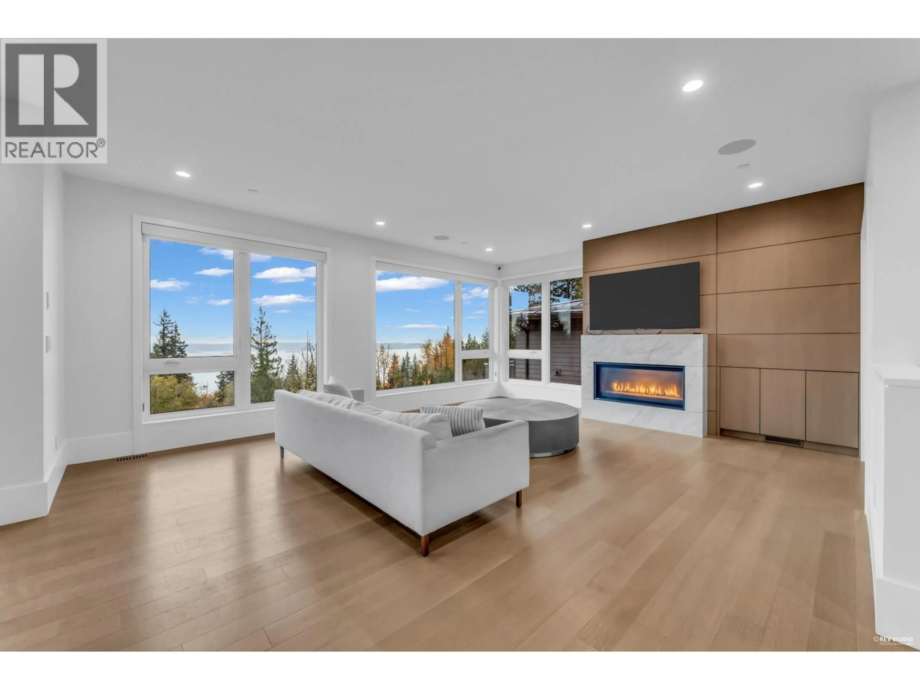 Living room with furniture, unknown for 3018 BURFIELD PLACE, West Vancouver British Columbia V7S0A9