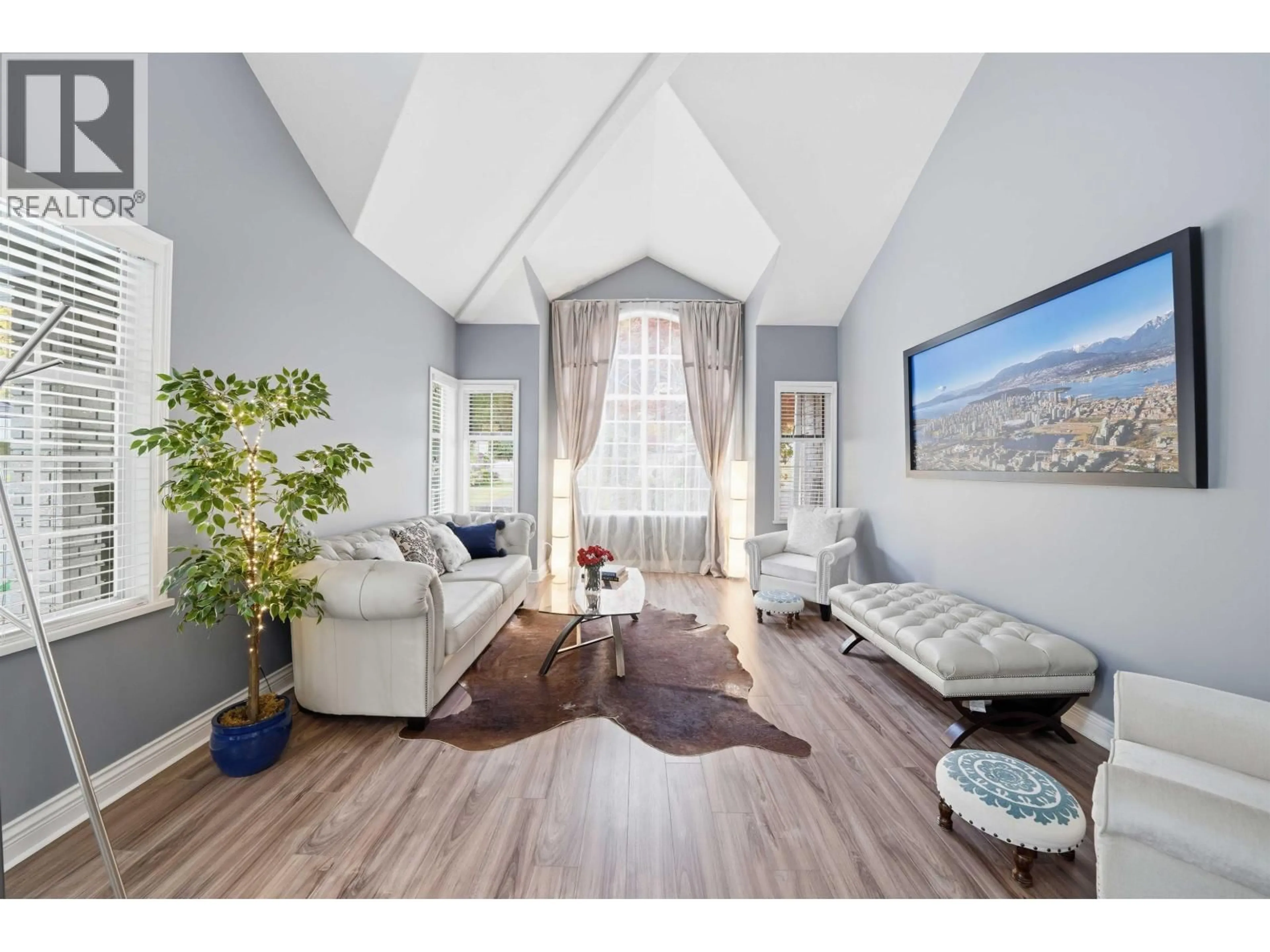 Living room with furniture, unknown for 2773 NADINA DRIVE, Coquitlam British Columbia V3C6A5