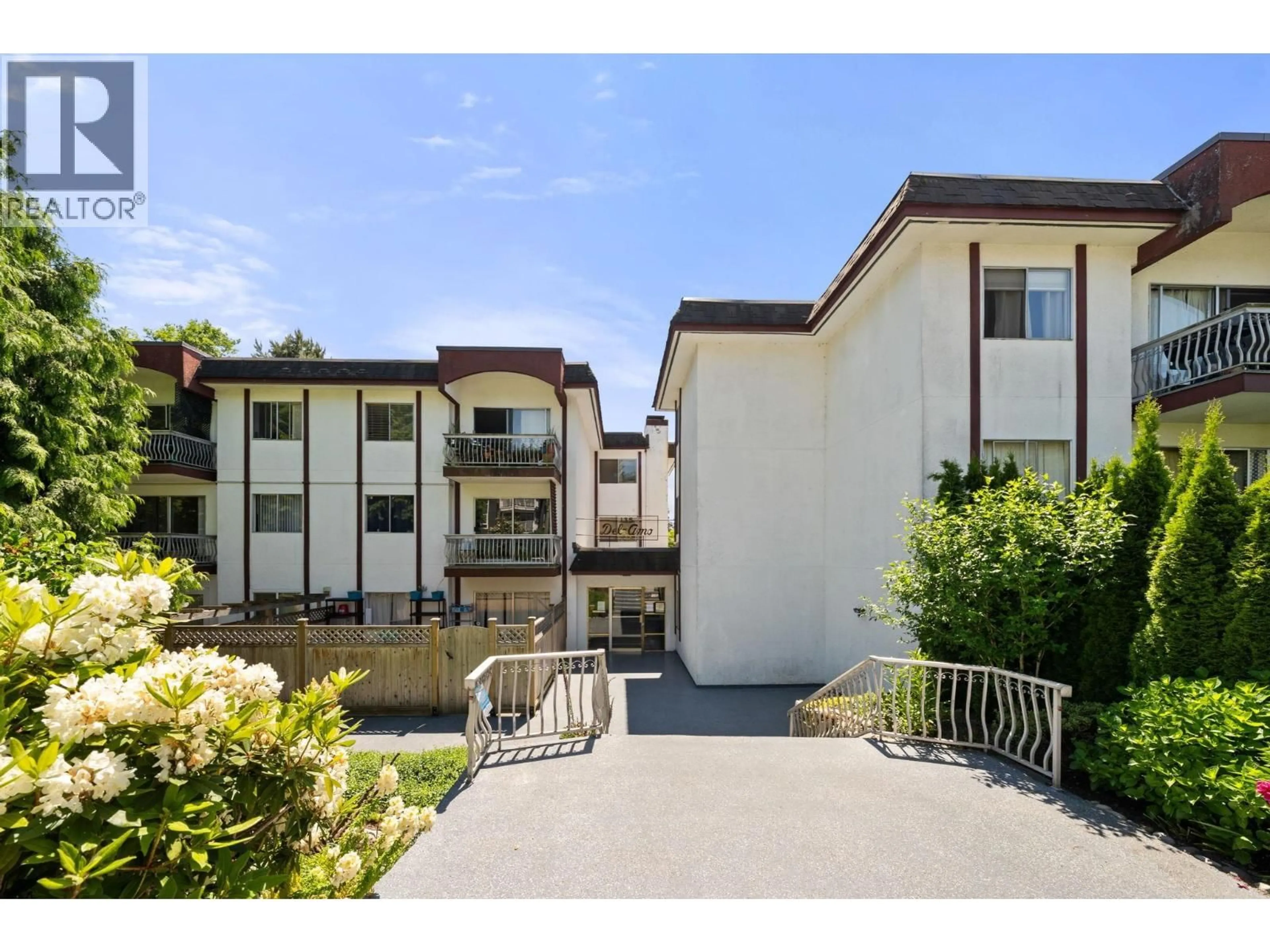 A pic from outside/outdoor area/front of a property/back of a property/a pic from drone, unknown for 309 - 135 21ST STREET, North Vancouver British Columbia V7M1Z2