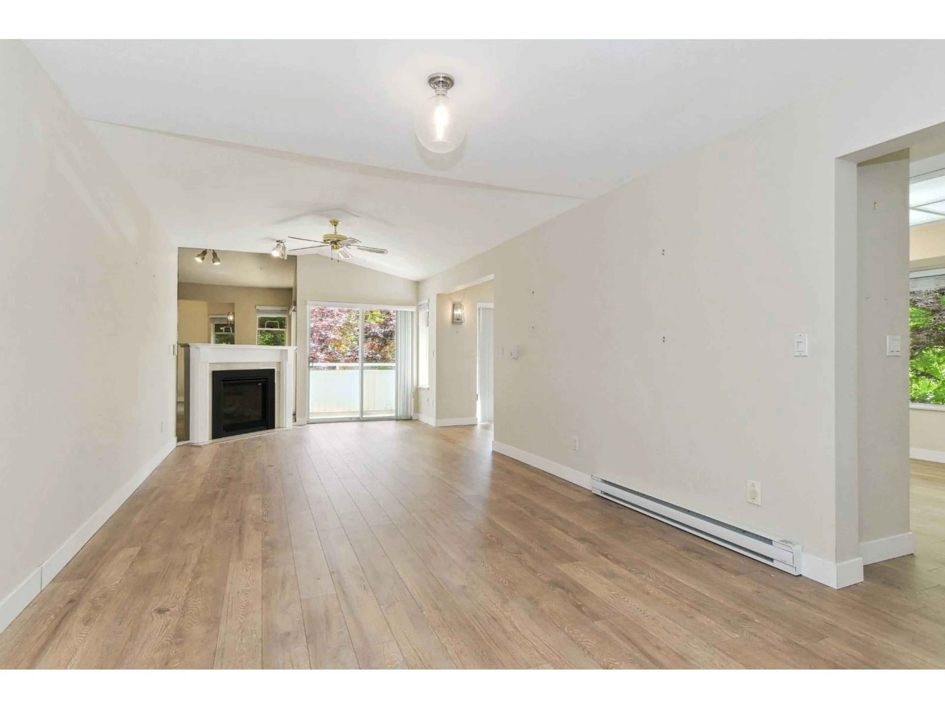 A pic of a room for 228 - 7156 121 STREET, Surrey British Columbia V3W0J6