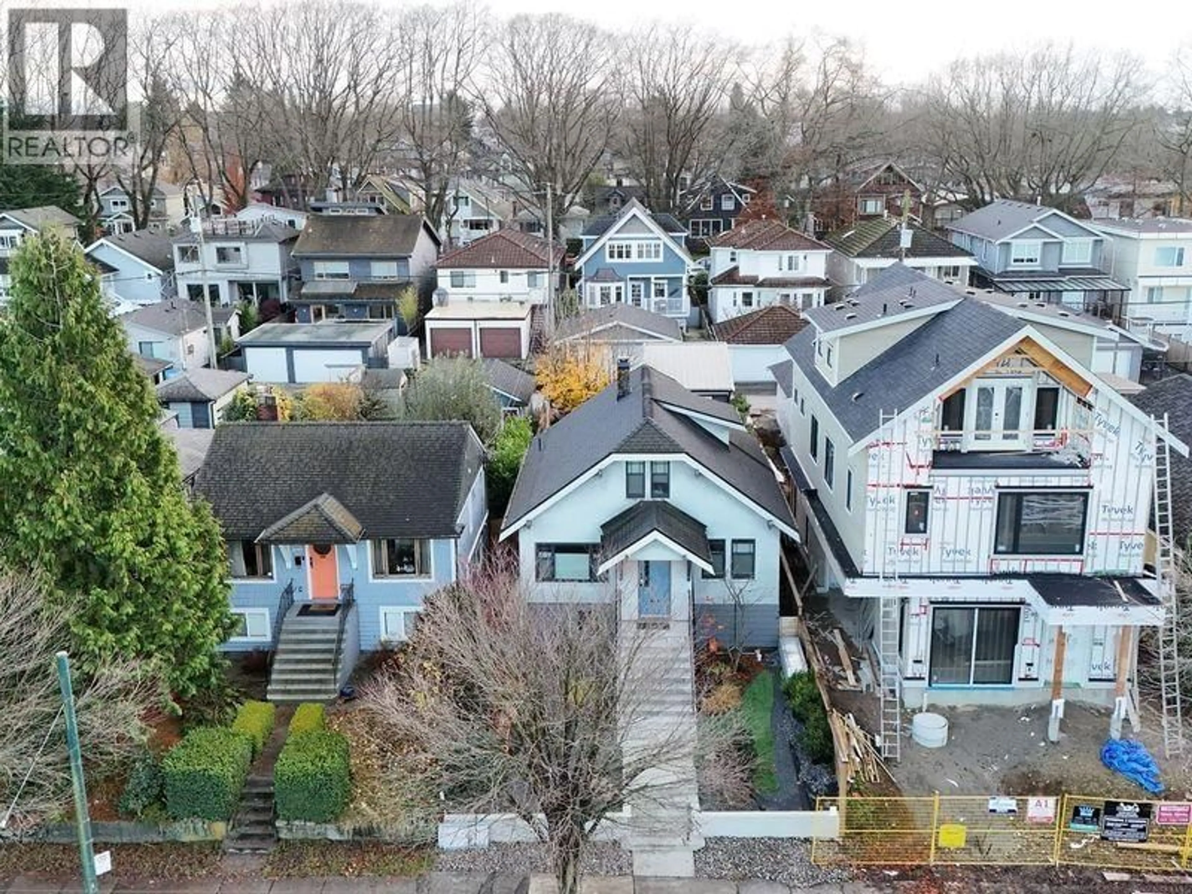 A pic from outside/outdoor area/front of a property/back of a property/a pic from drone, city buildings view from balcony for 2640 MCGILL STREET, Vancouver British Columbia V5K1H3