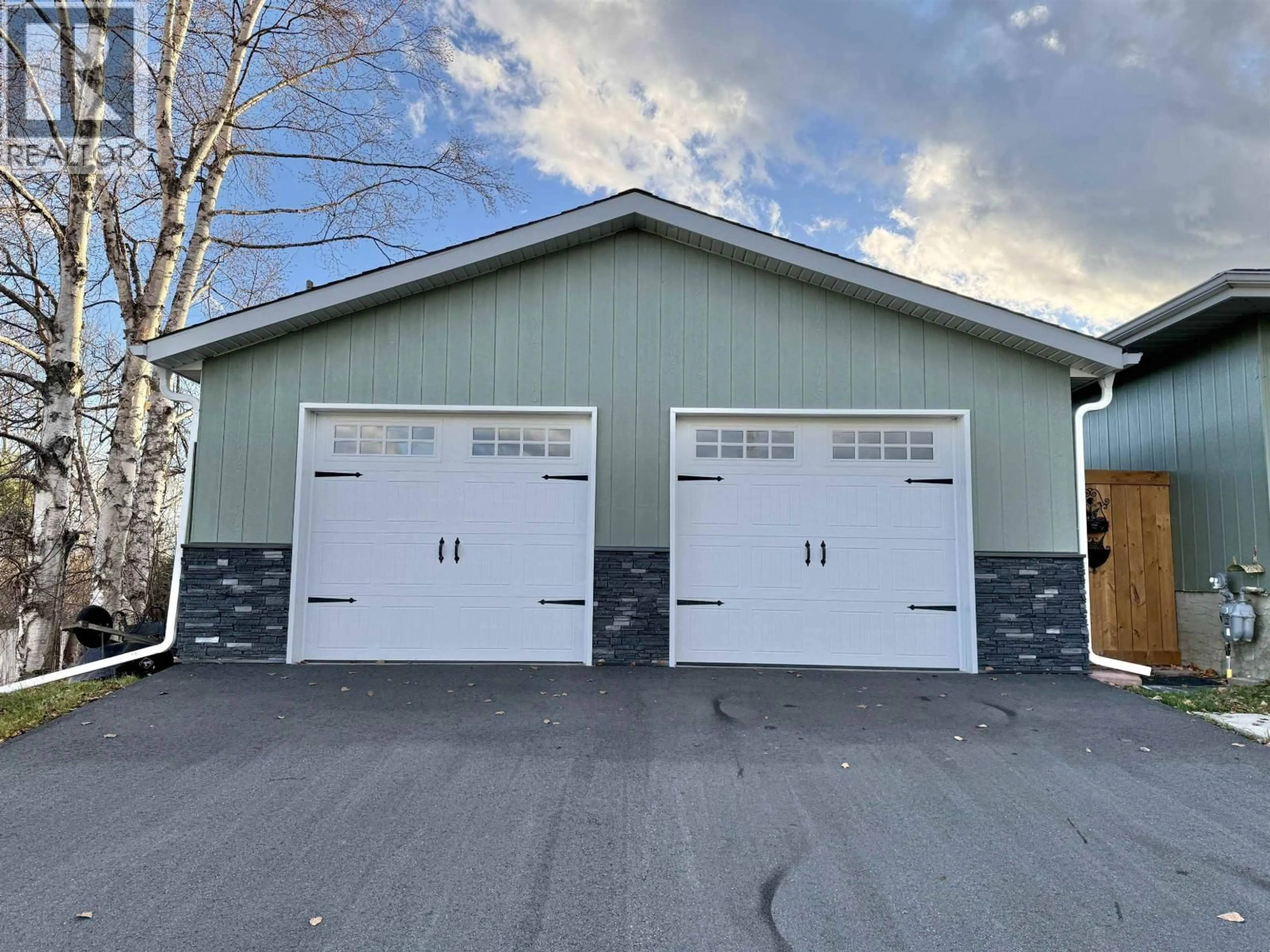 Indoor garage for 1350 PICARD AVENUE, Quesnel British Columbia V2J1P7