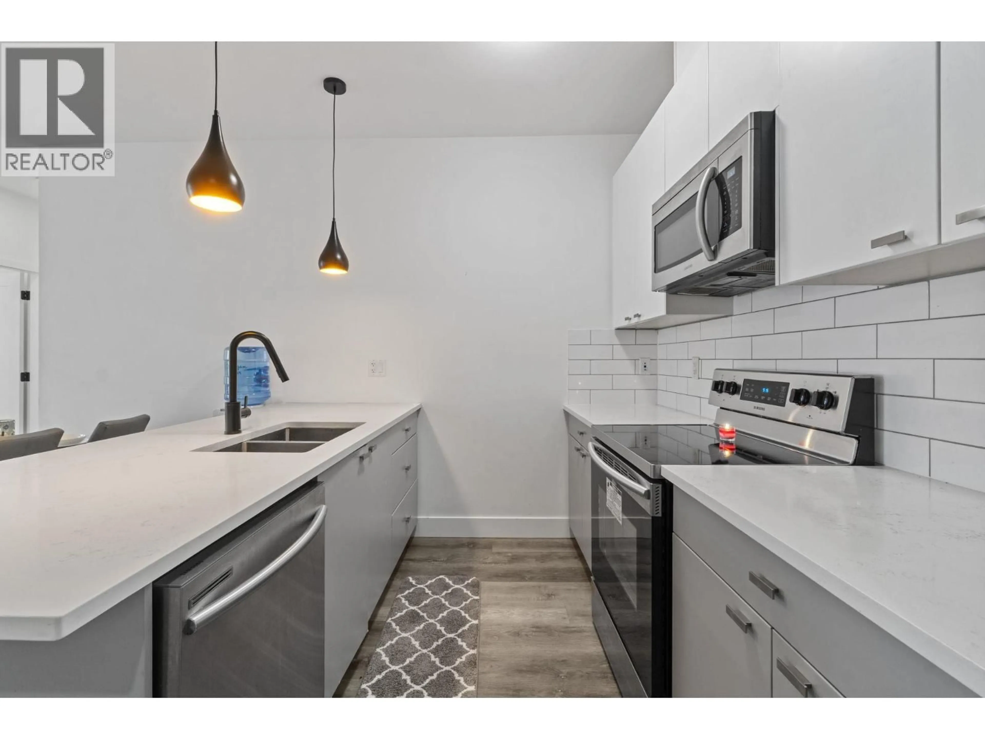 Standard kitchen, ceramic/tile floor for PH14 - 12320 222 STREET, Maple Ridge British Columbia V2X4K8