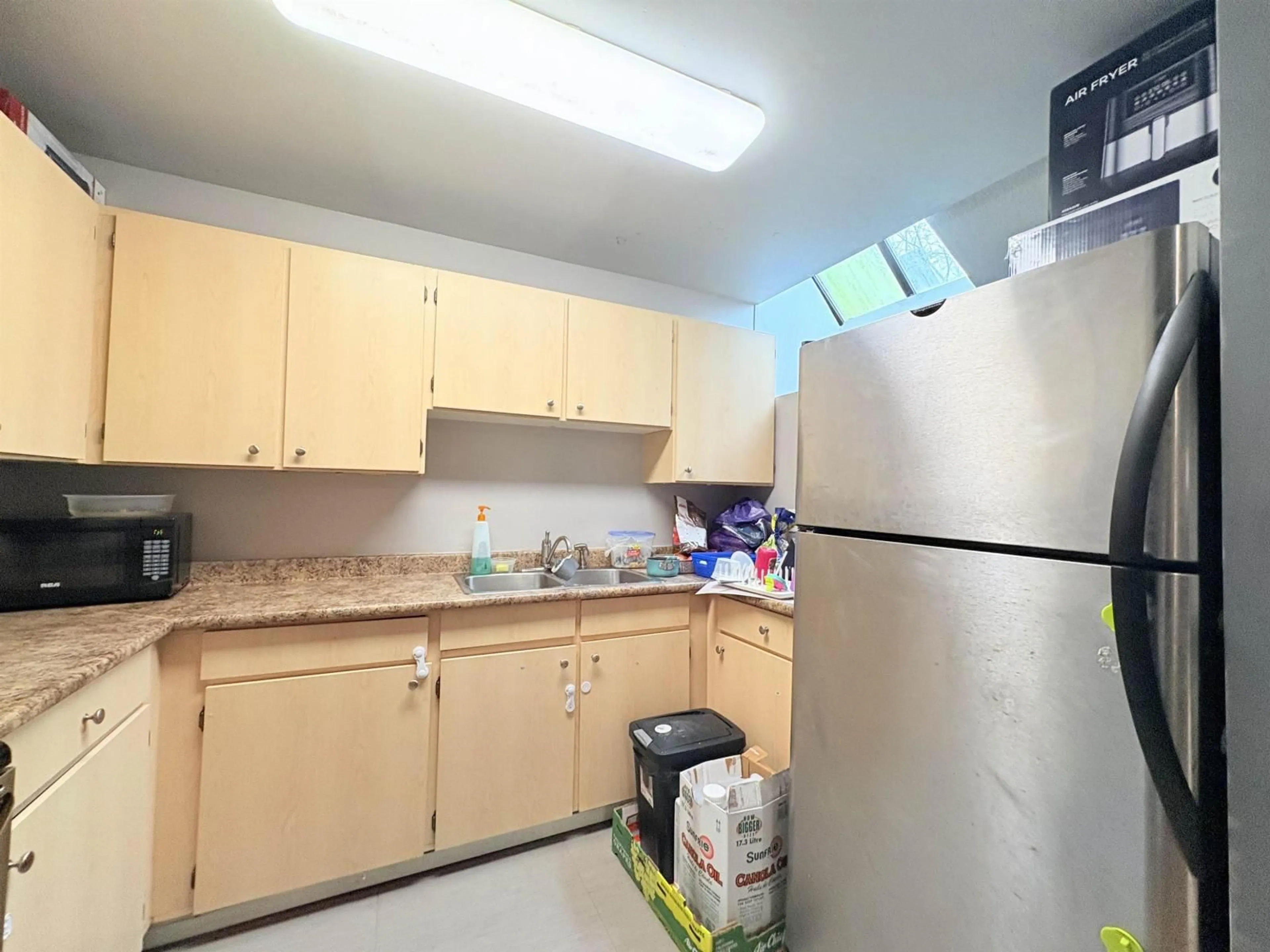Standard kitchen, unknown for 95 - 17716 60 AVENUE, Surrey British Columbia V3S1V2