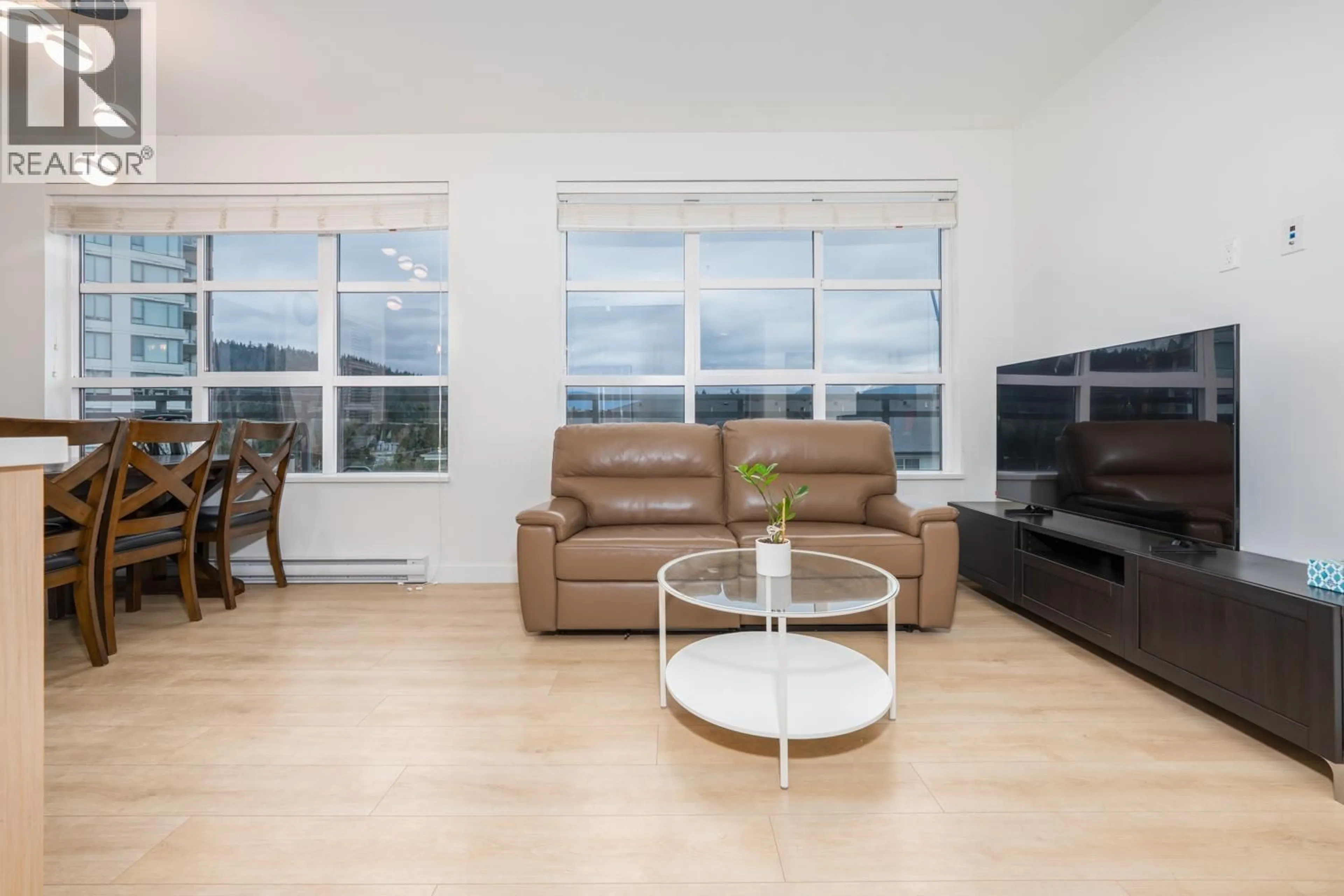 Living room with furniture, wood/laminate floor for 509 - 603 REGAN AVENUE, Coquitlam British Columbia V3J0K2