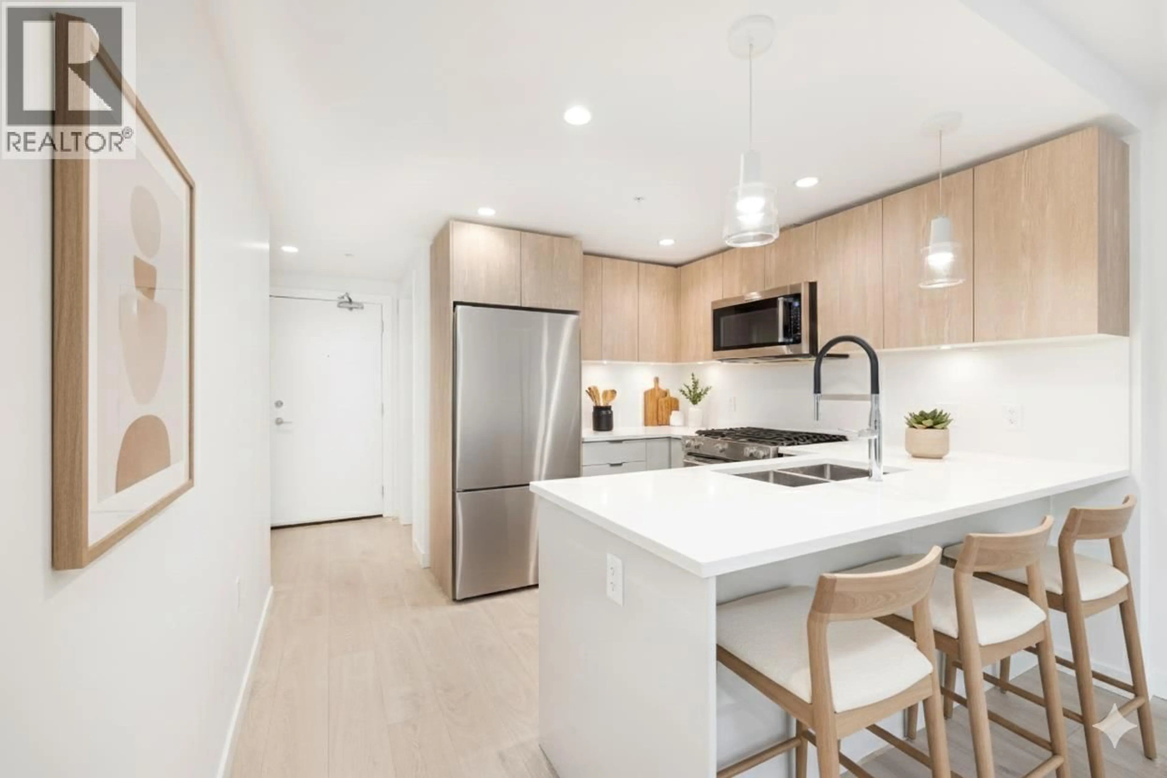 Open concept kitchen, unknown for 116 - 108 8TH STREET, North Vancouver British Columbia V7L0H1