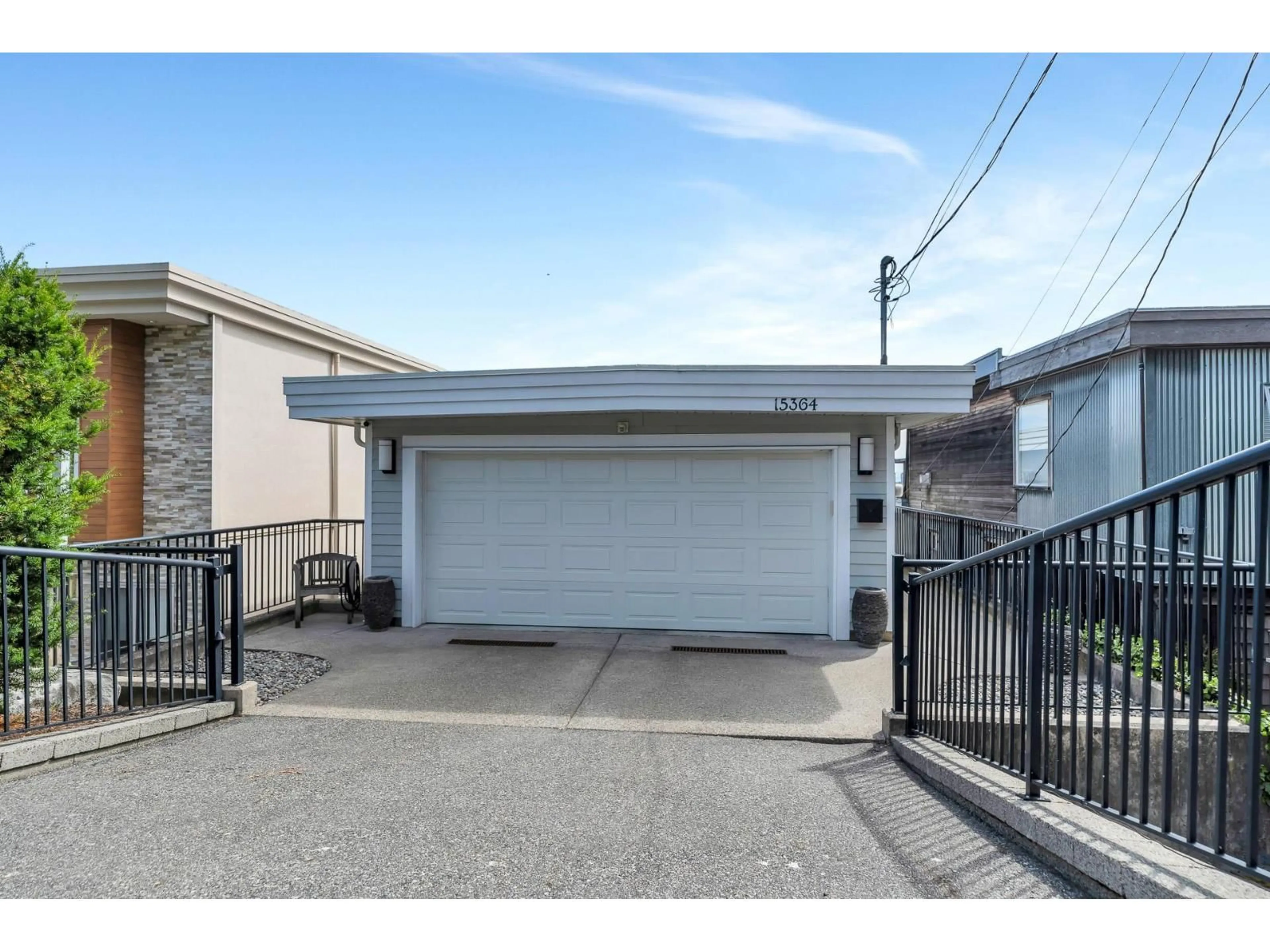 Indoor garage for 15364 VICTORIA AVENUE STREET, White Rock British Columbia V4B1H2