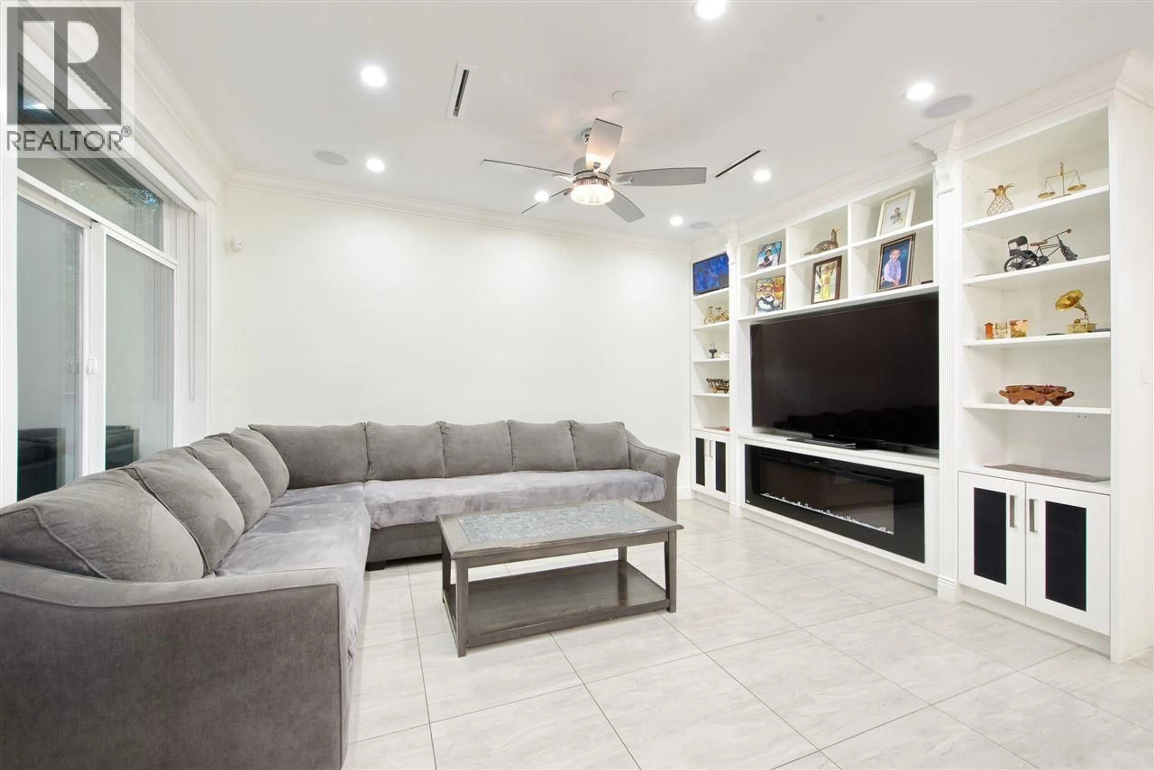 Living room with furniture, ceramic/tile floor for 5886 SHERBROOKE STREET, Vancouver British Columbia V5W3M9