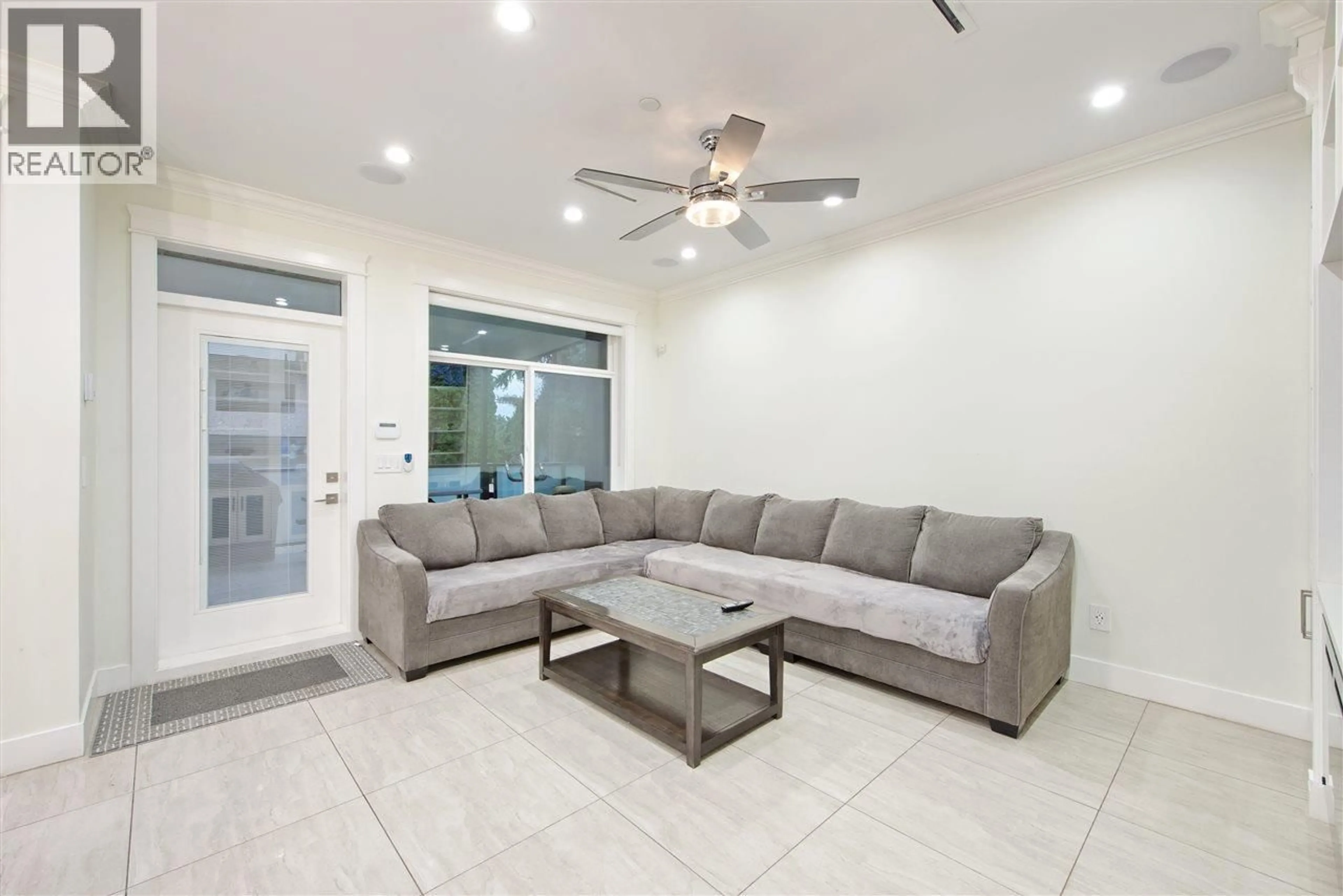 Living room with furniture, ceramic/tile floor for 5886 SHERBROOKE STREET, Vancouver British Columbia V5W3M9