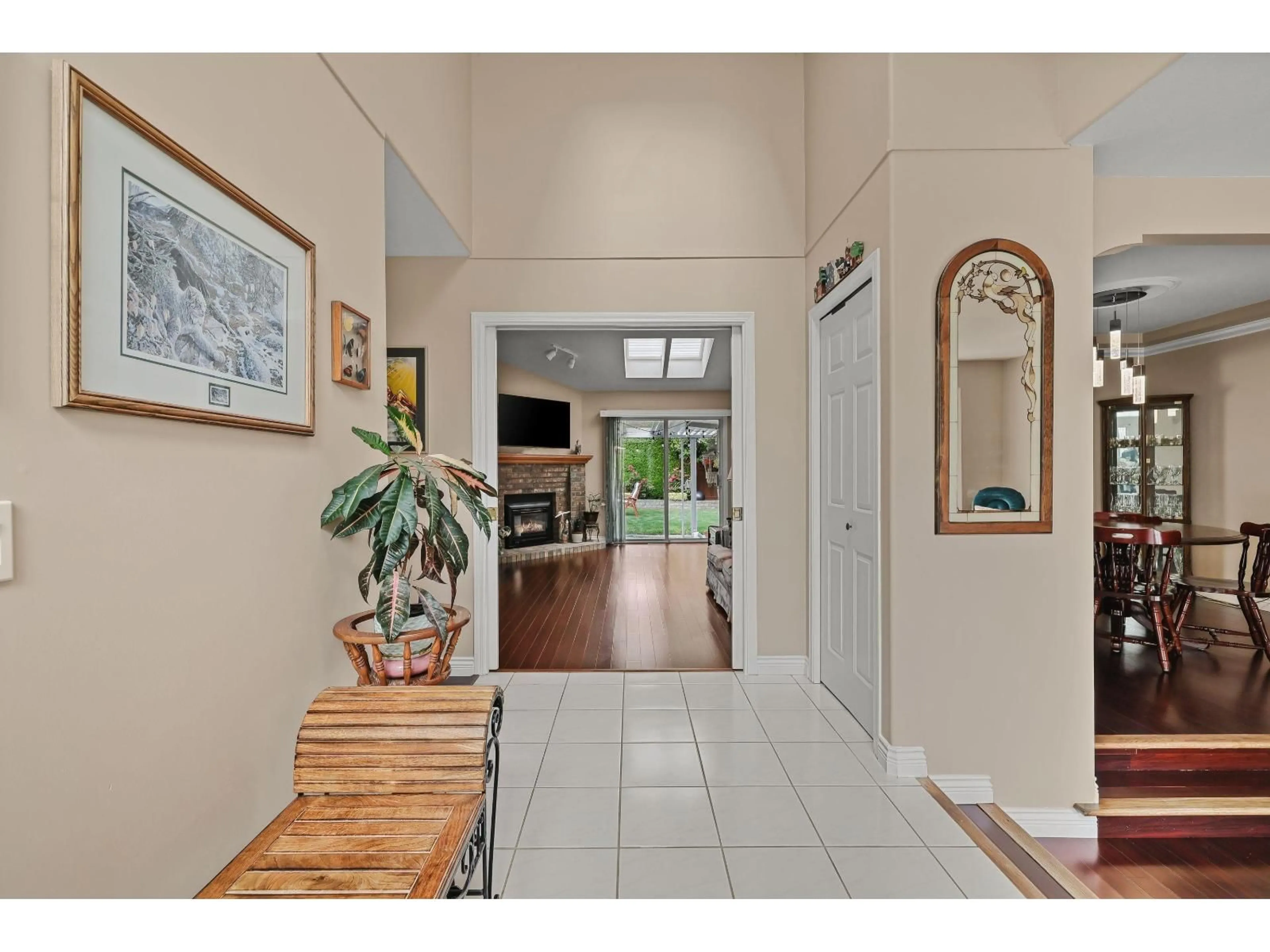 Indoor entryway for 6041 186 STREET, Surrey British Columbia V3S7P4