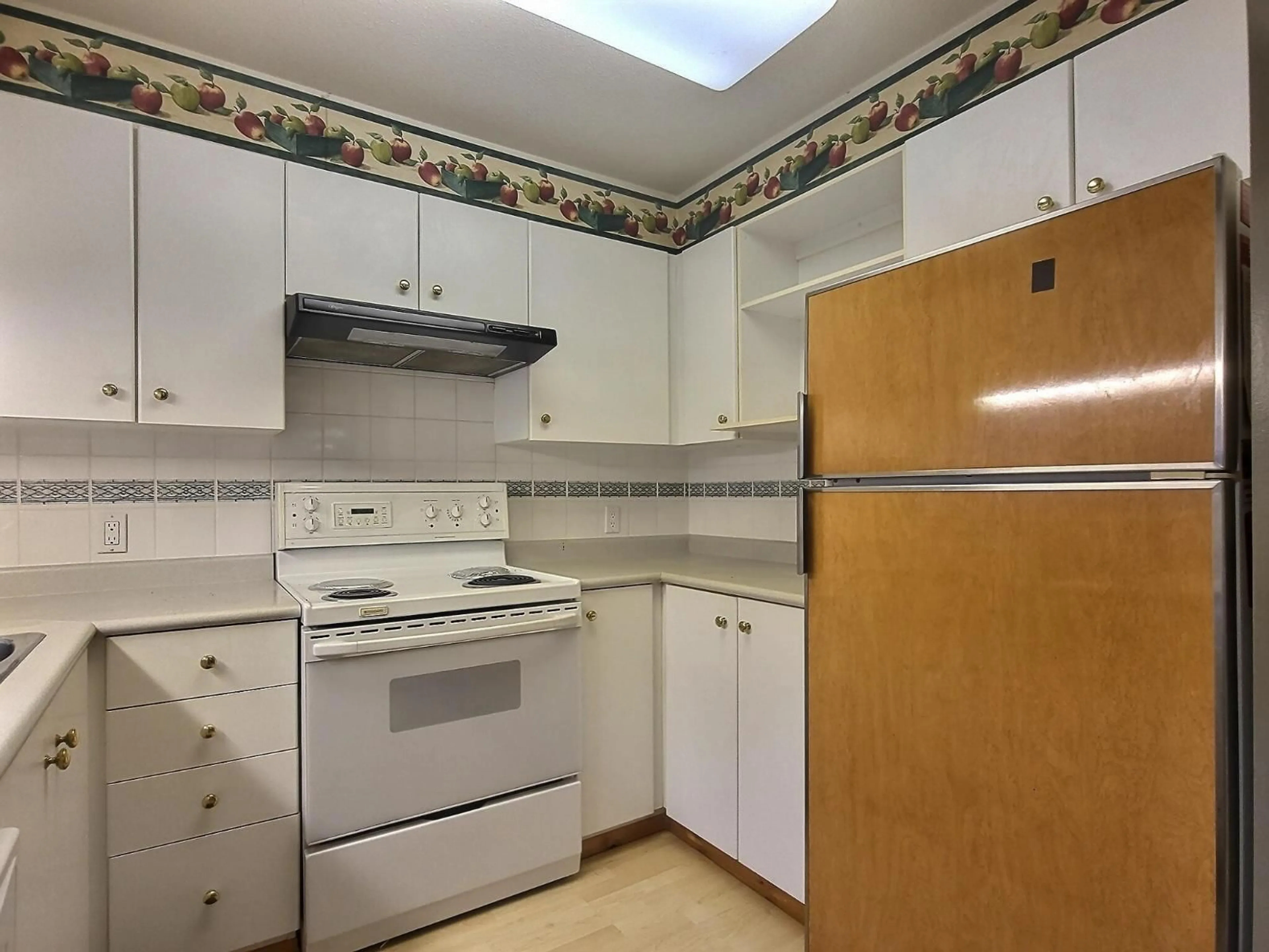 Standard kitchen, unknown for 212 - 10128 132 STREET, Surrey British Columbia V3T3T5