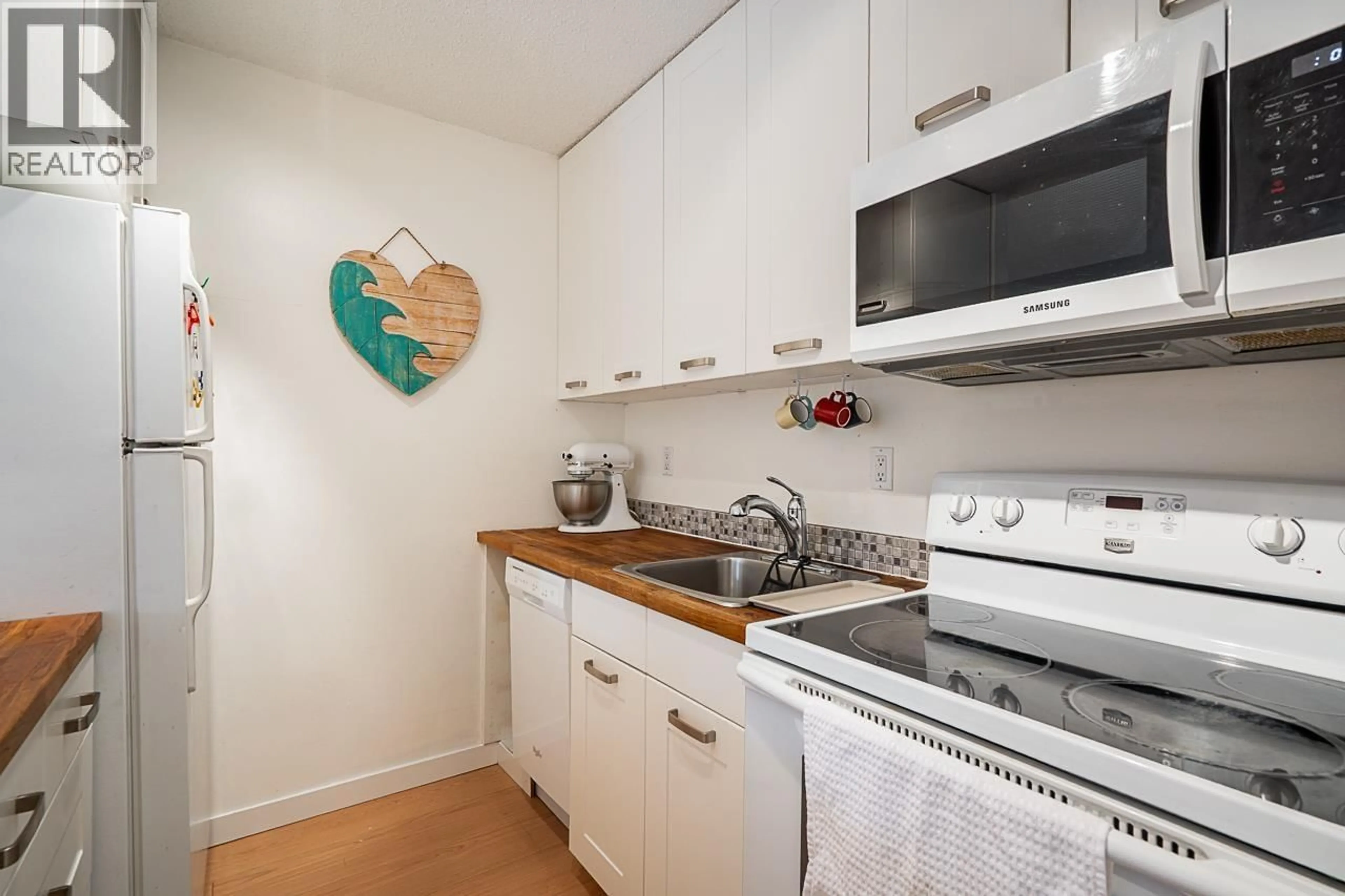 Standard kitchen, unknown for 101 - 550 7TH AVENUE, Vancouver British Columbia V5T1N7