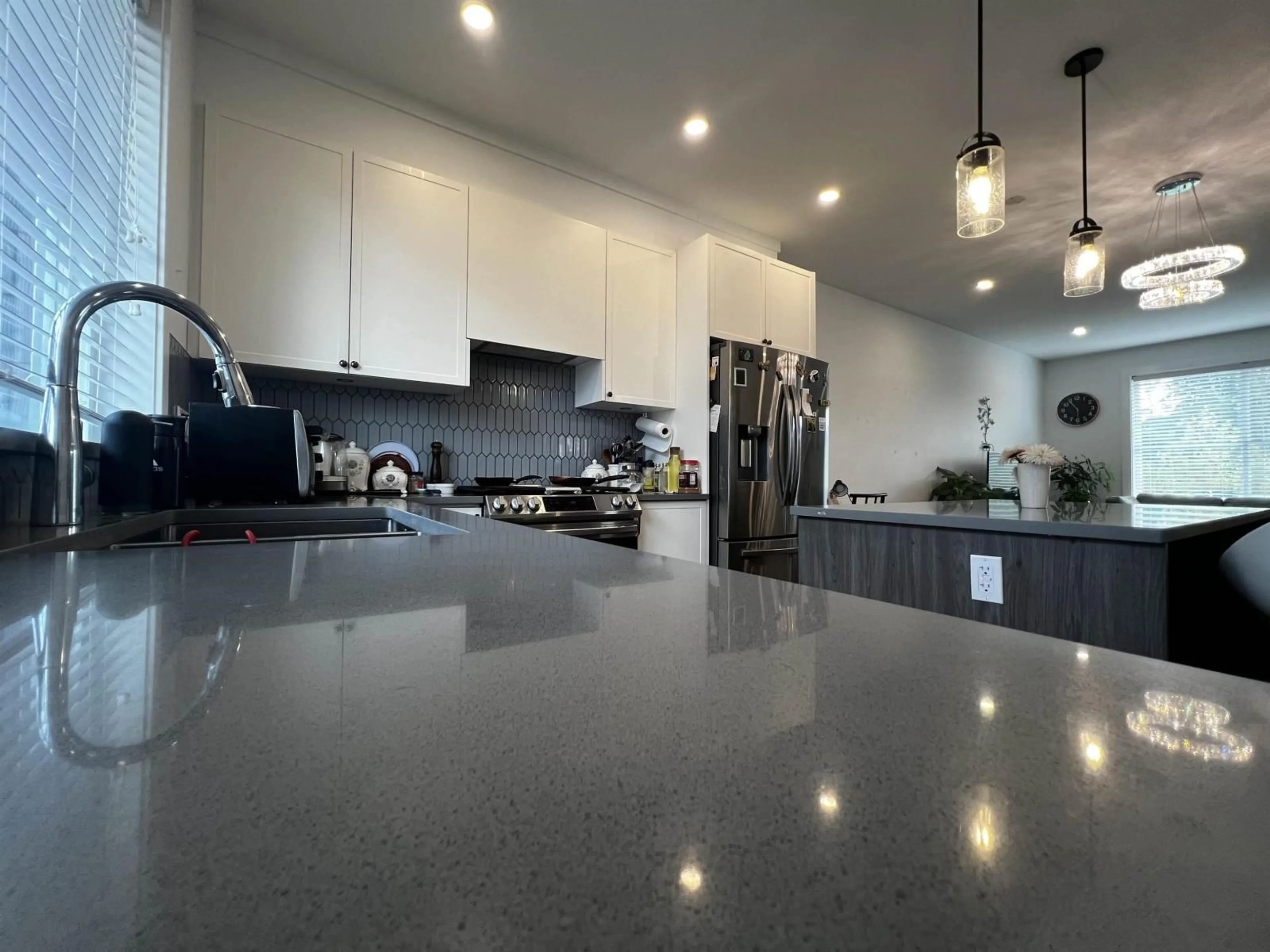 Contemporary kitchen, unknown for 51 - 14355 62 AVENUE, Surrey British Columbia V3X0K6