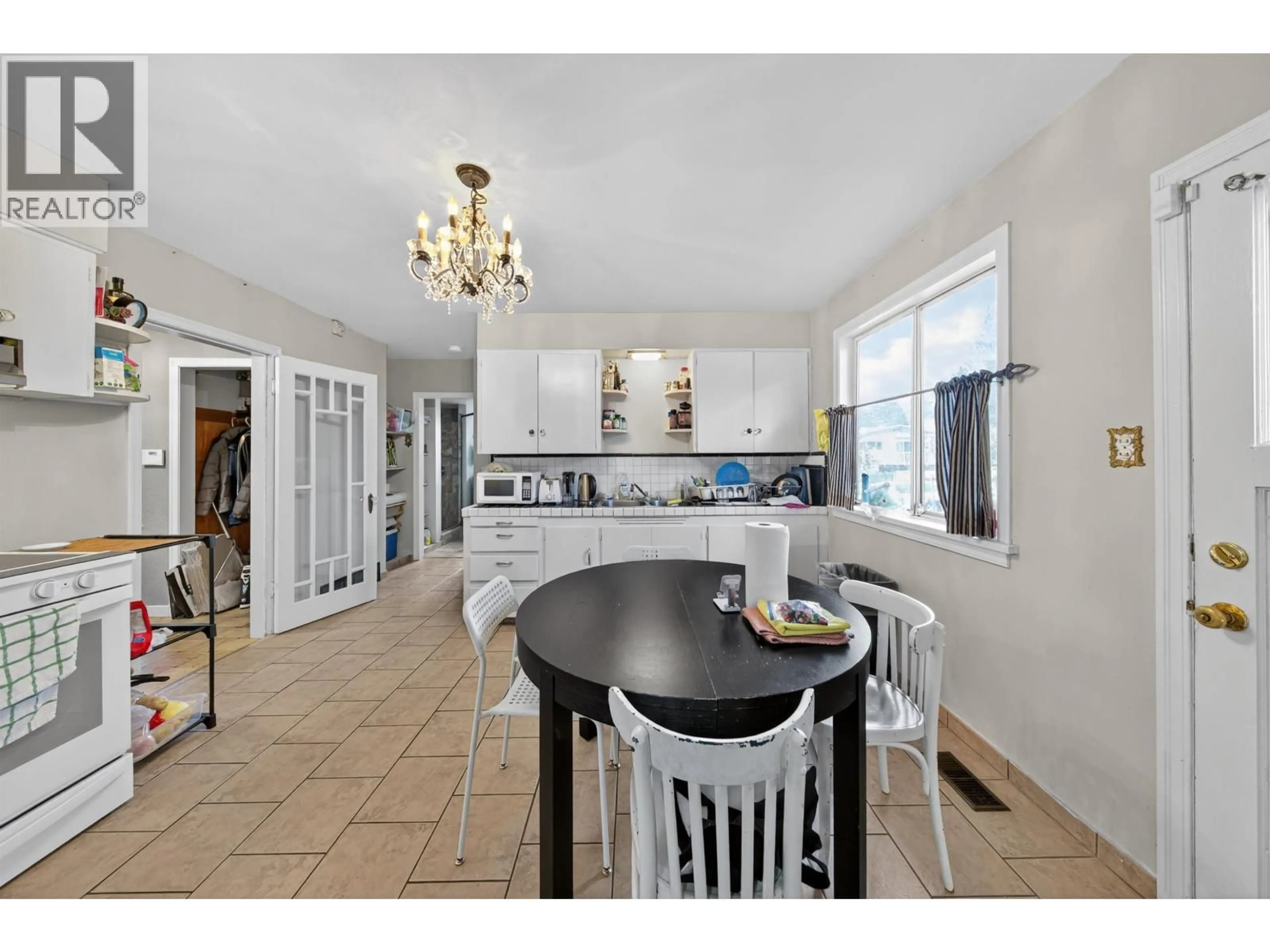 Open concept kitchen, ceramic/tile floor for 5765 QUEBEC STREET, Vancouver British Columbia V5W2N7