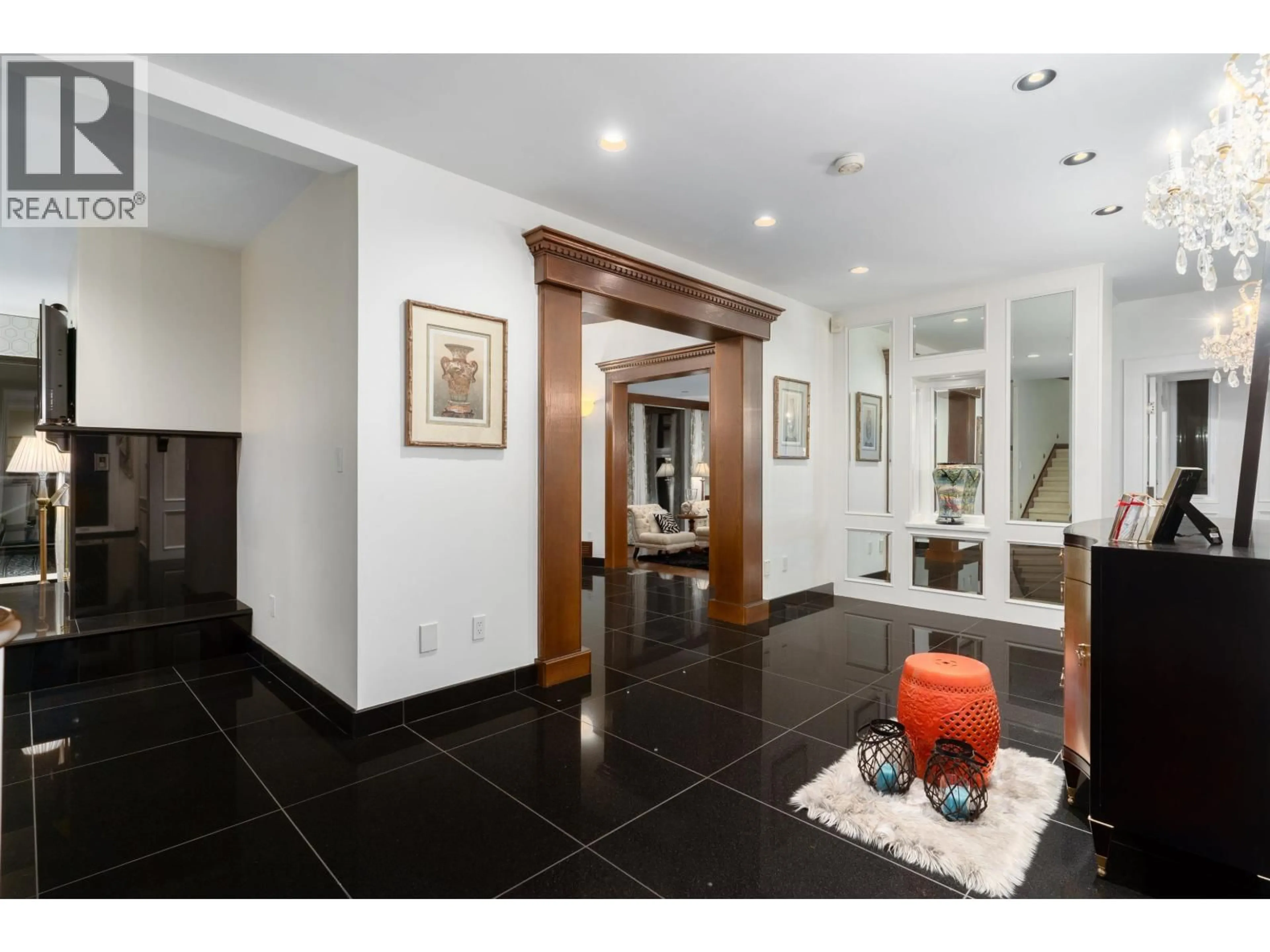 Indoor foyer for 5550 KINGSTON ROAD, Vancouver British Columbia V6T1J1