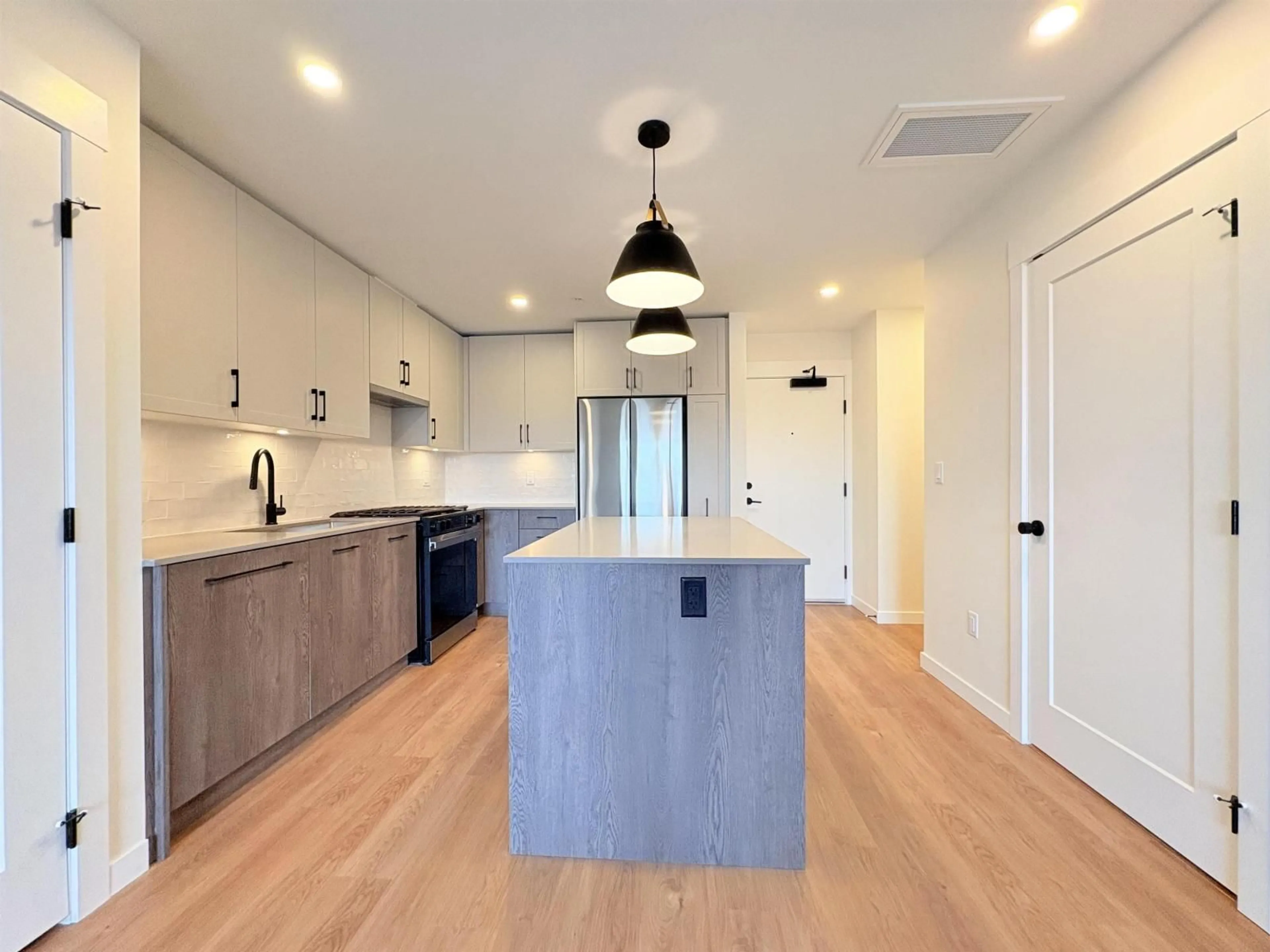 Open concept kitchen, unknown for 203 - 27215 ALDERGROVE TOWN CENTRE DRIVE, Langley British Columbia V4W0E3