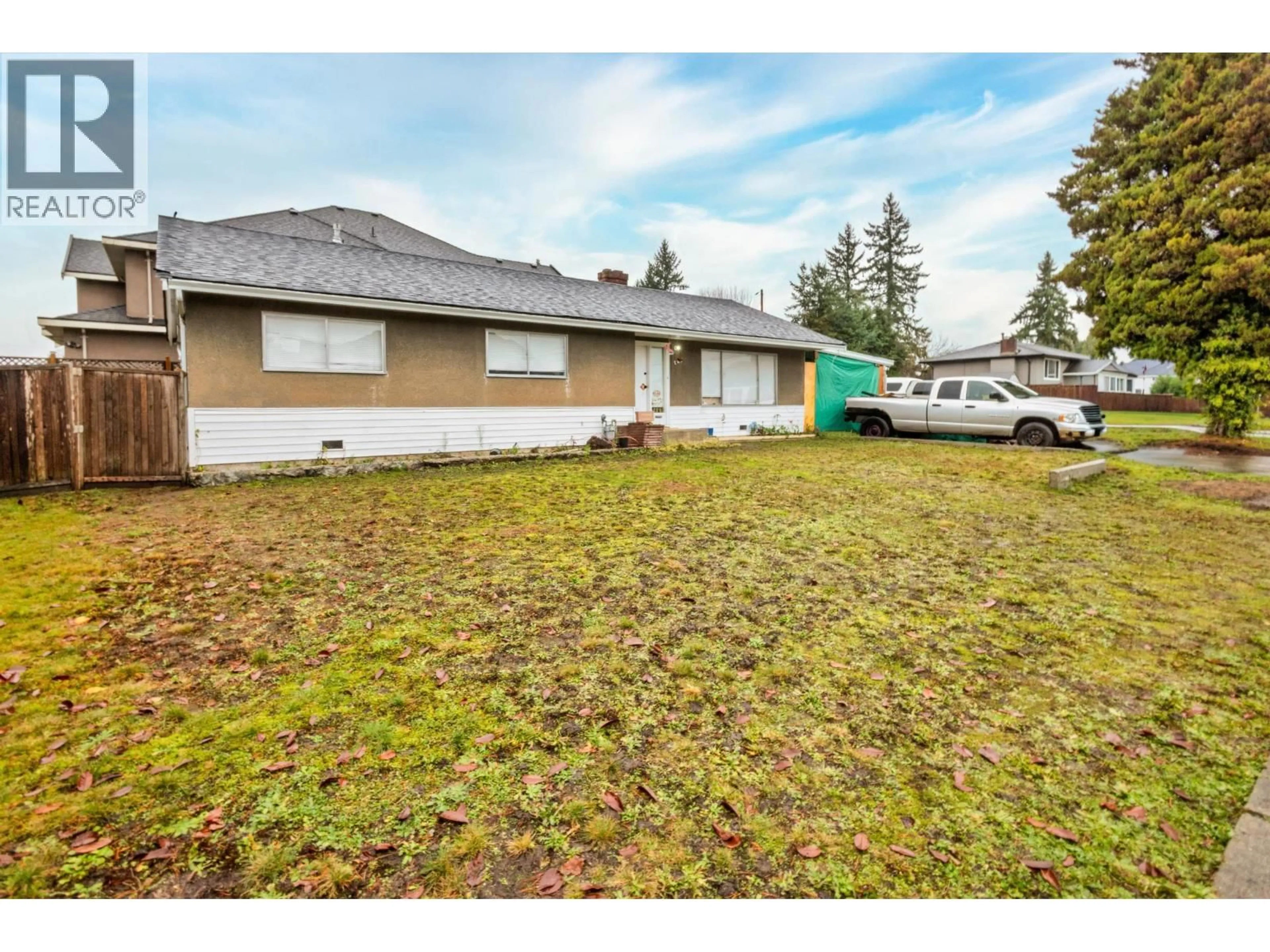 A pic from outside/outdoor area/front of a property/back of a property/a pic from drone, street for 740 PORTER STREET, Coquitlam British Columbia V3J5B4