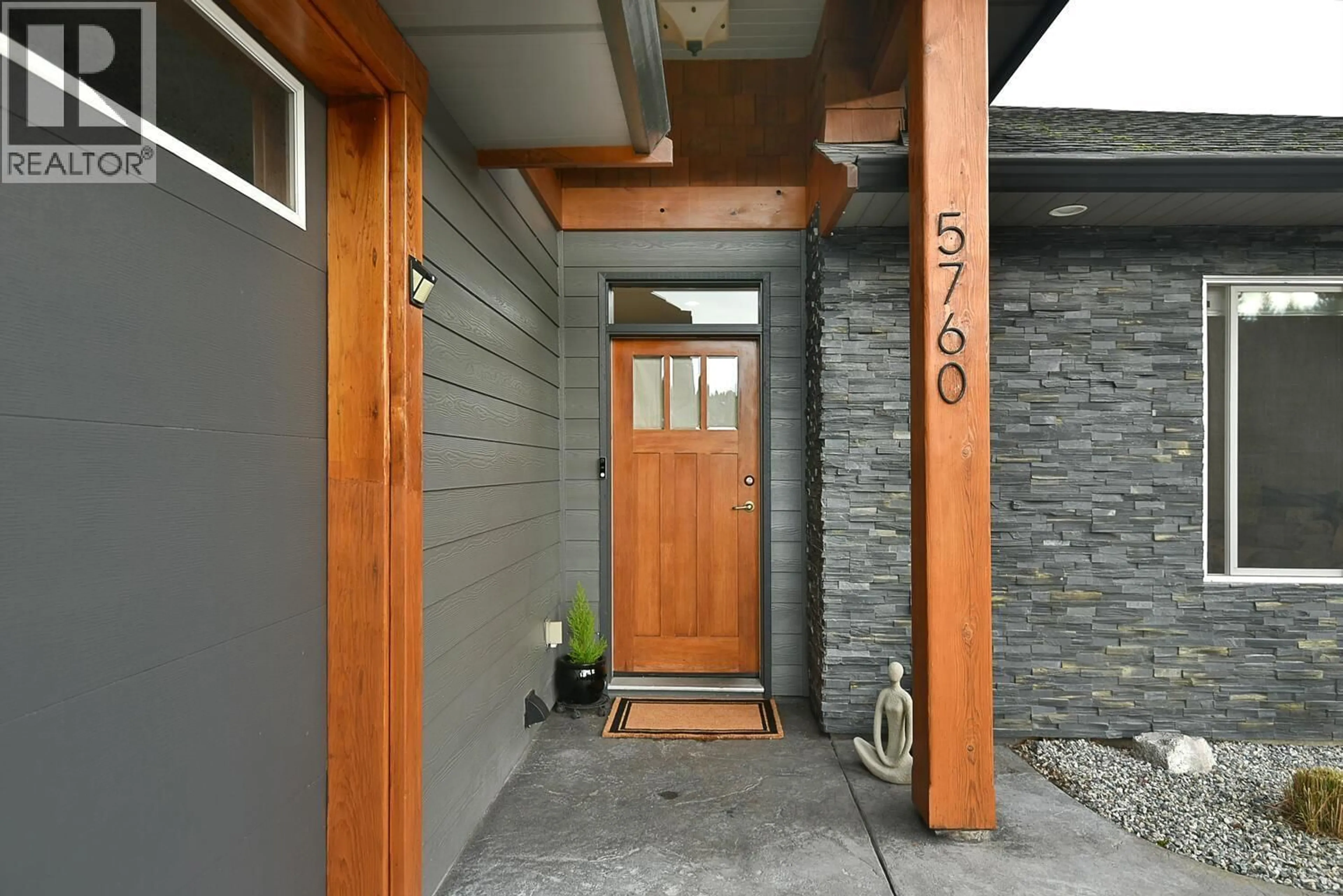 Indoor entryway for 5760 TURNSTONE DRIVE, Sechelt British Columbia V7Z0N8