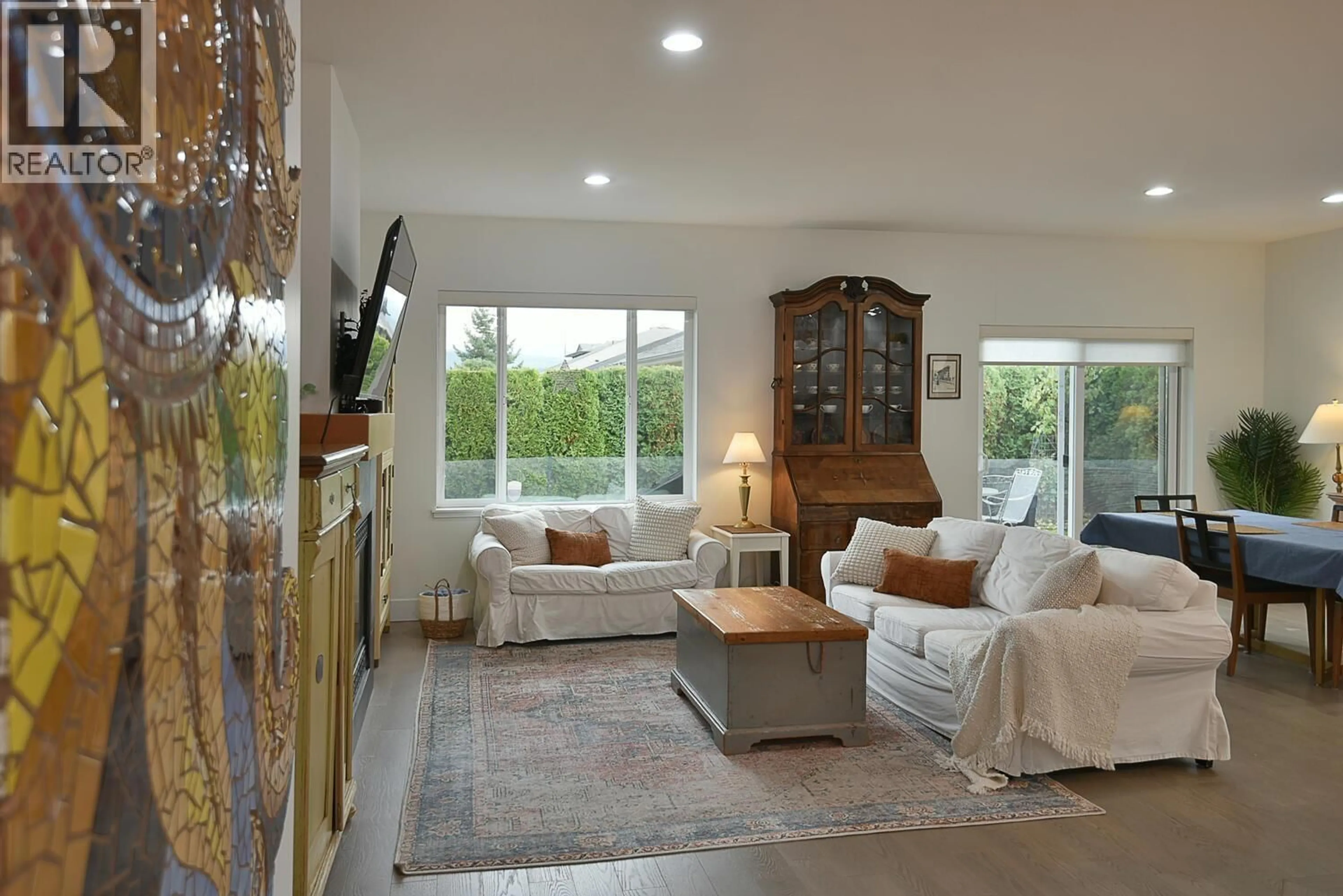 Living room with furniture, ceramic/tile floor for 5760 TURNSTONE DRIVE, Sechelt British Columbia V7Z0N8