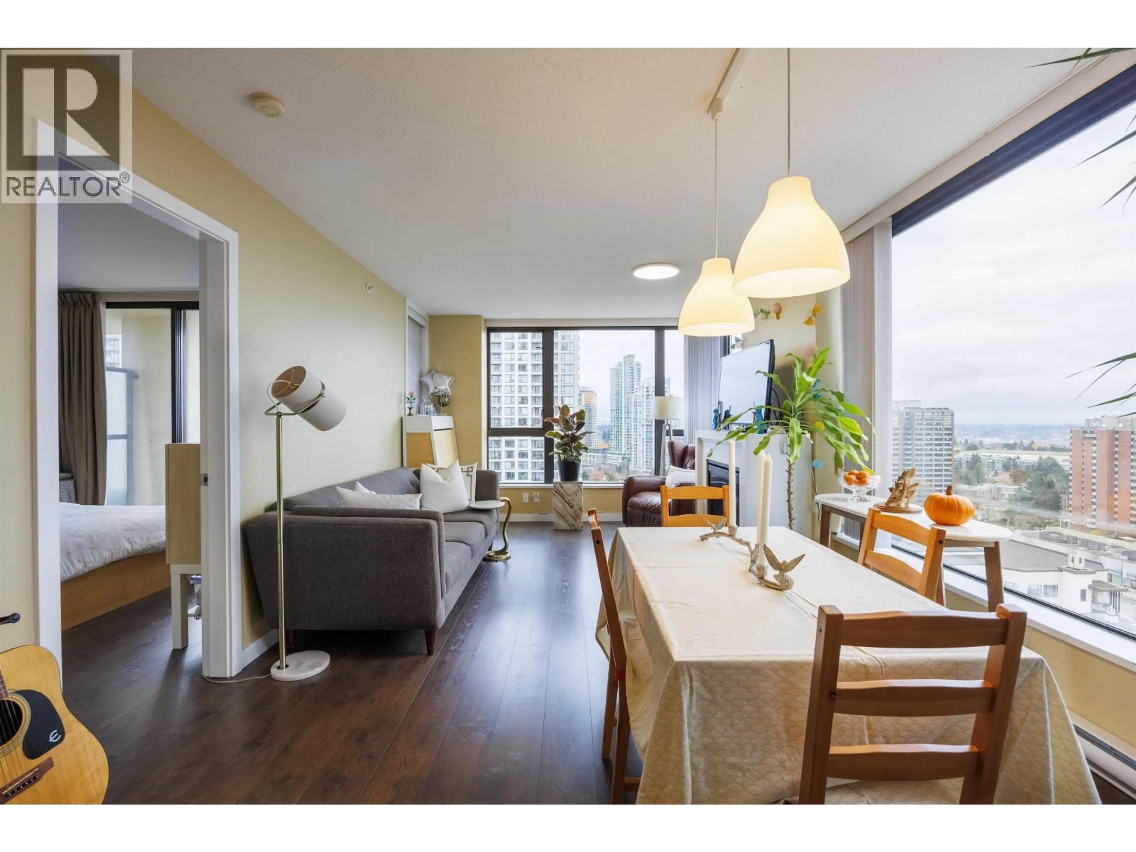 Living room with furniture, wood/laminate floor for 1607 - 7088 SALISBURY AVENUE, Burnaby British Columbia V5E0A4