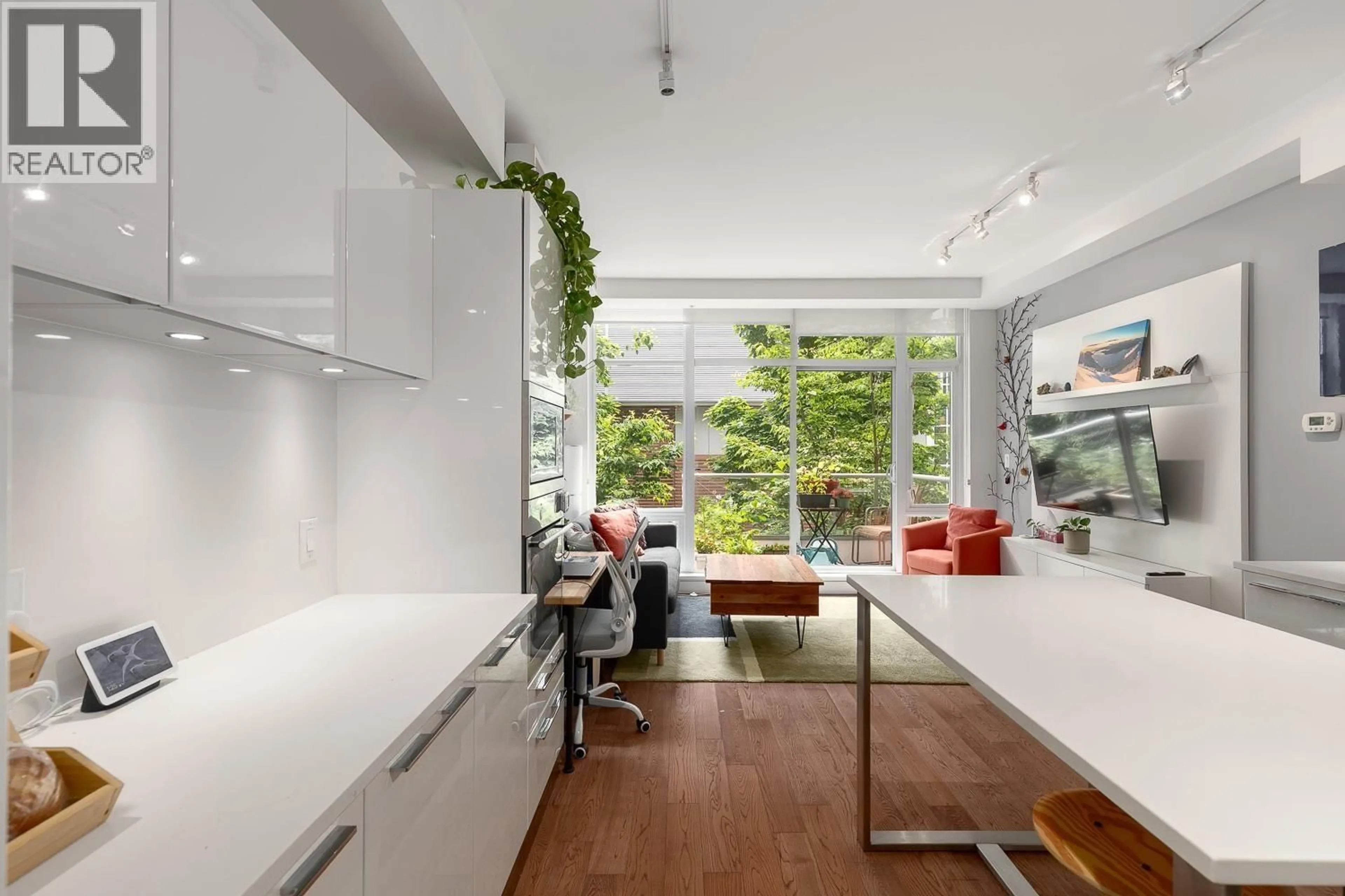 Open concept kitchen, unknown for 227 - 108 1ST AVENUE, Vancouver British Columbia V5T0E3