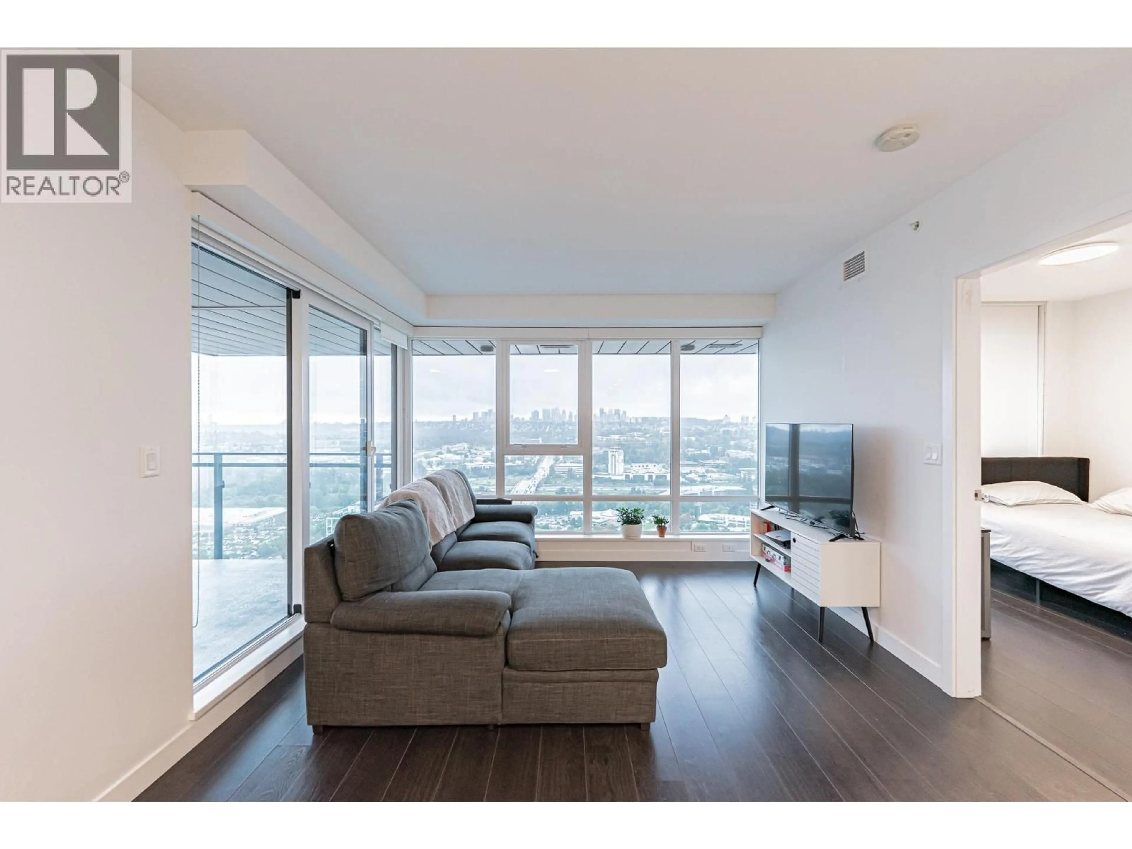 Living room with furniture, wood/laminate floor for 3406 - 2085 SKYLINE COURT, Burnaby British Columbia V5C0M6