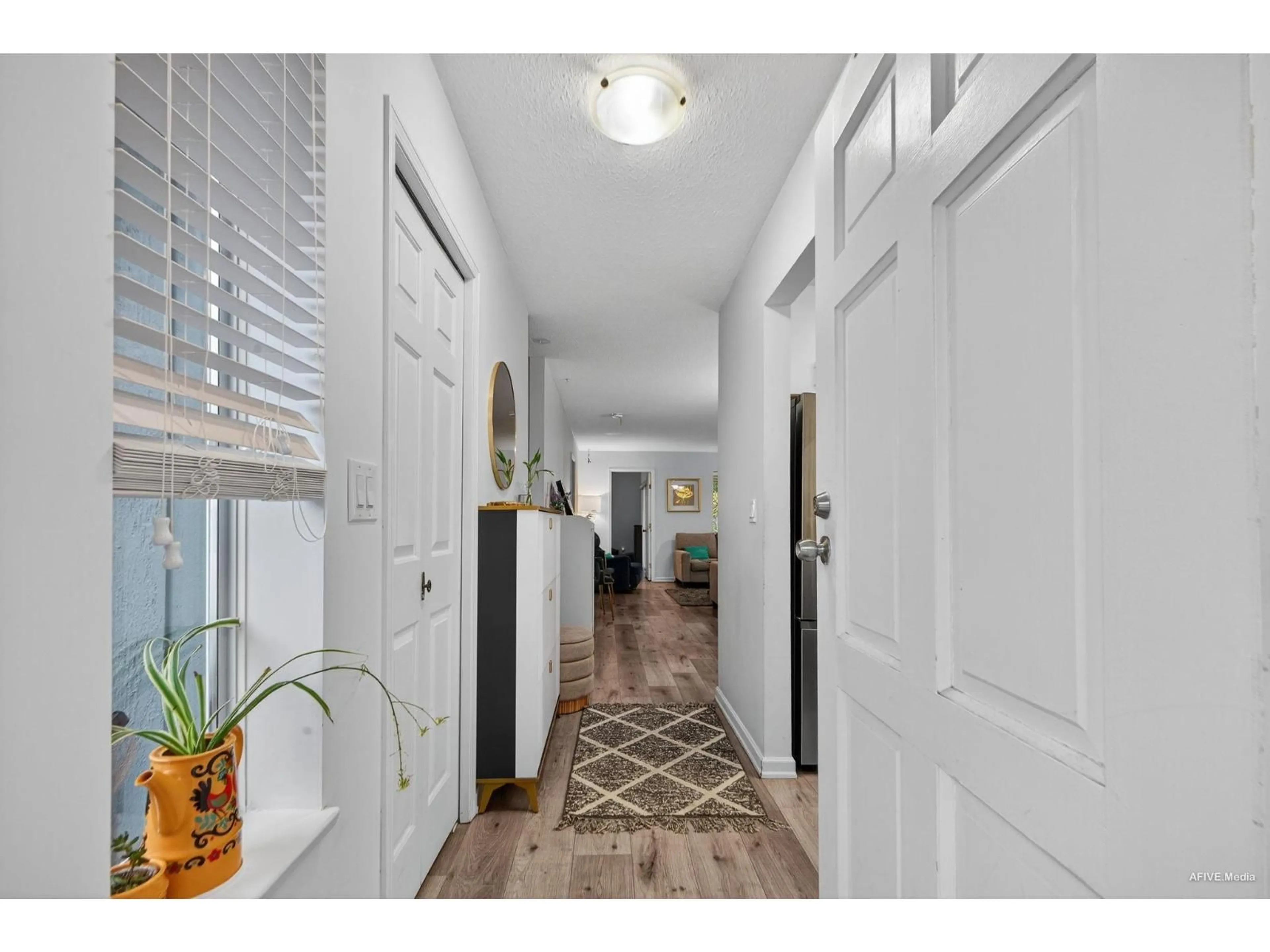 Indoor entryway for 103 - 14271 18A AVENUE, White Rock British Columbia V4A7N8