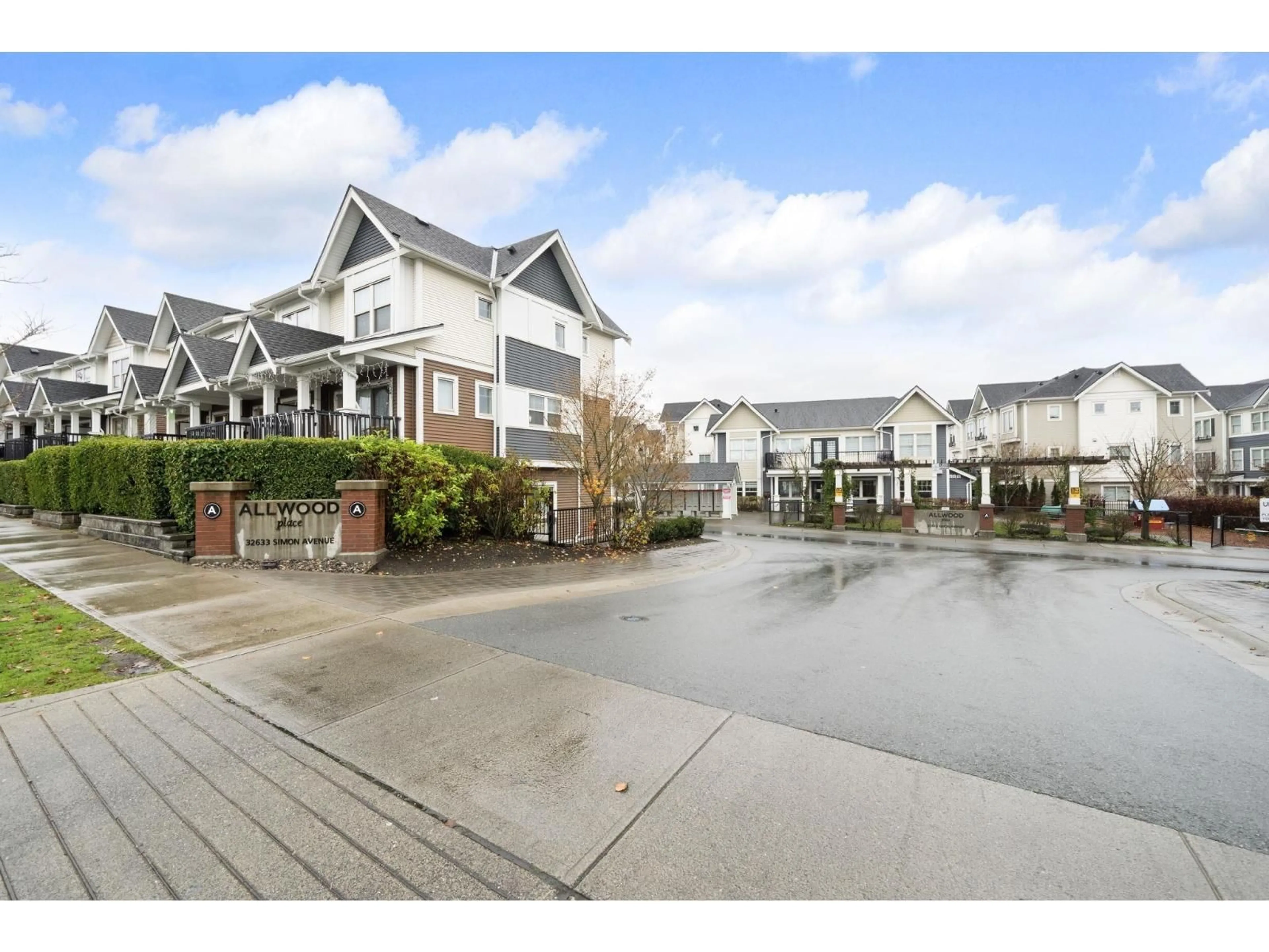 A pic from outside/outdoor area/front of a property/back of a property/a pic from drone, unknown for 66 - 32633 SIMON AVENUE, Abbotsford British Columbia V2T0G9