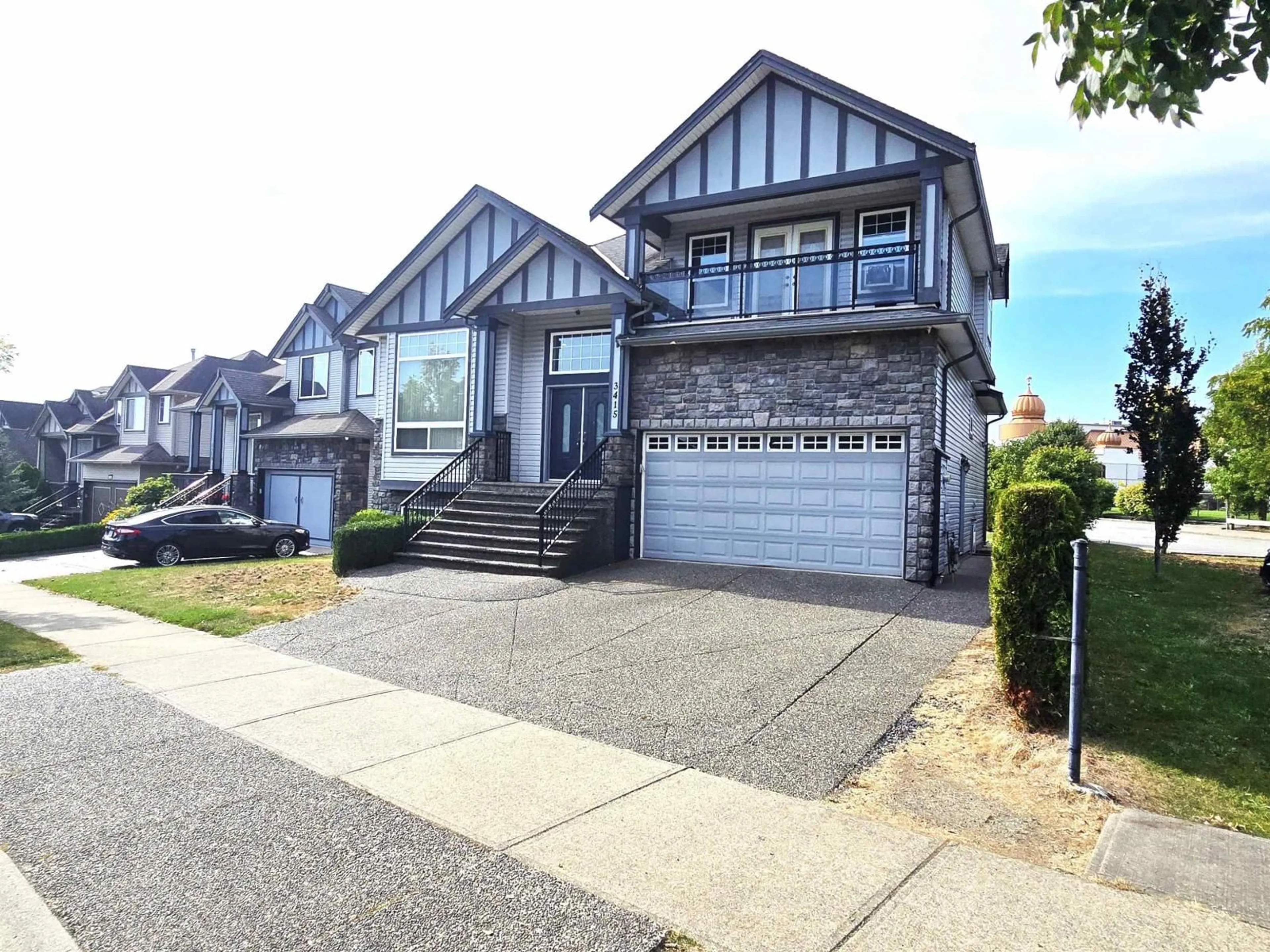 Home with vinyl exterior material, street for 3415 NIGHTINGALE DRIVE, Abbotsford British Columbia V2T5W3