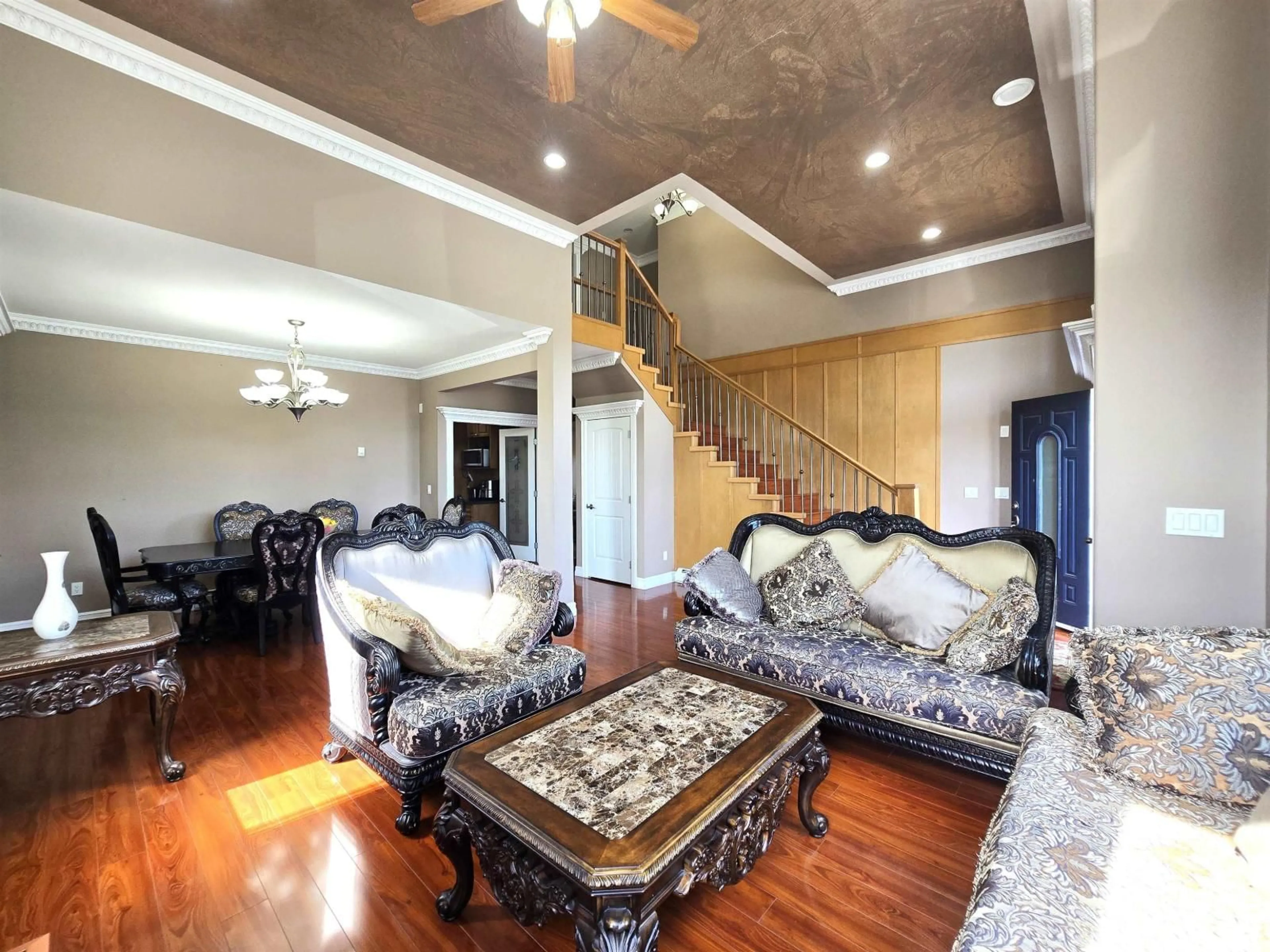 Living room with furniture, unknown for 3415 NIGHTINGALE DRIVE, Abbotsford British Columbia V2T5W3