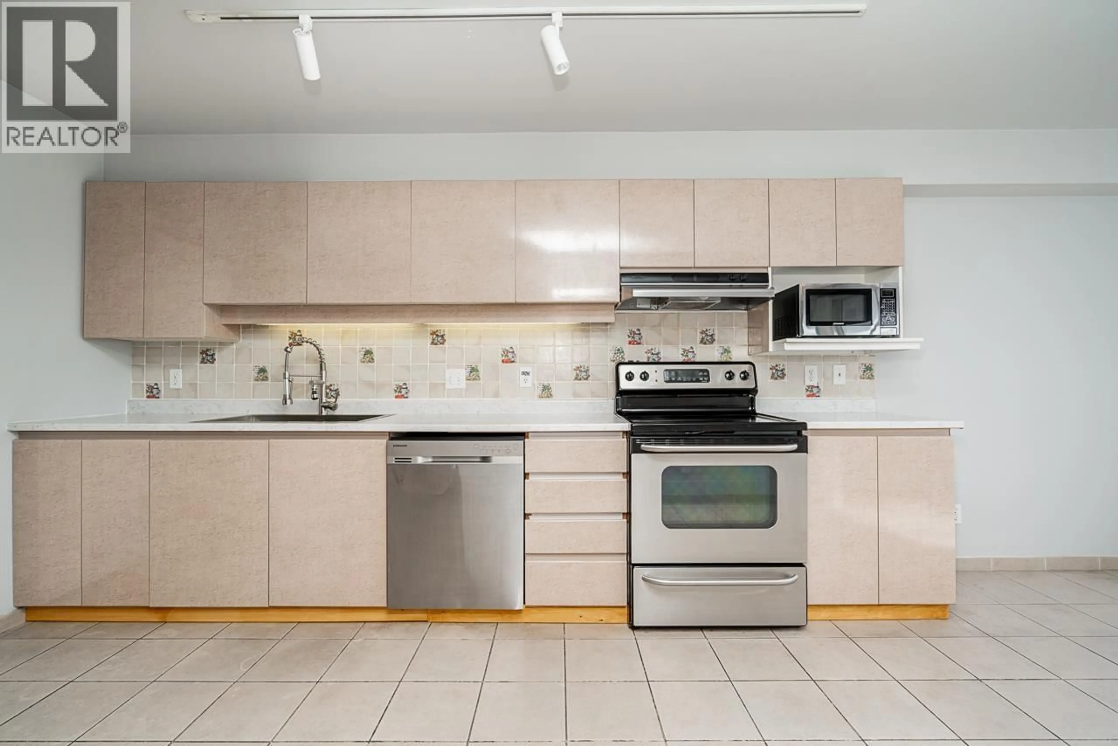 Standard kitchen, ceramic/tile floor for 1501 - 555 AUSTIN AVENUE, Coquitlam British Columbia V3K3M6