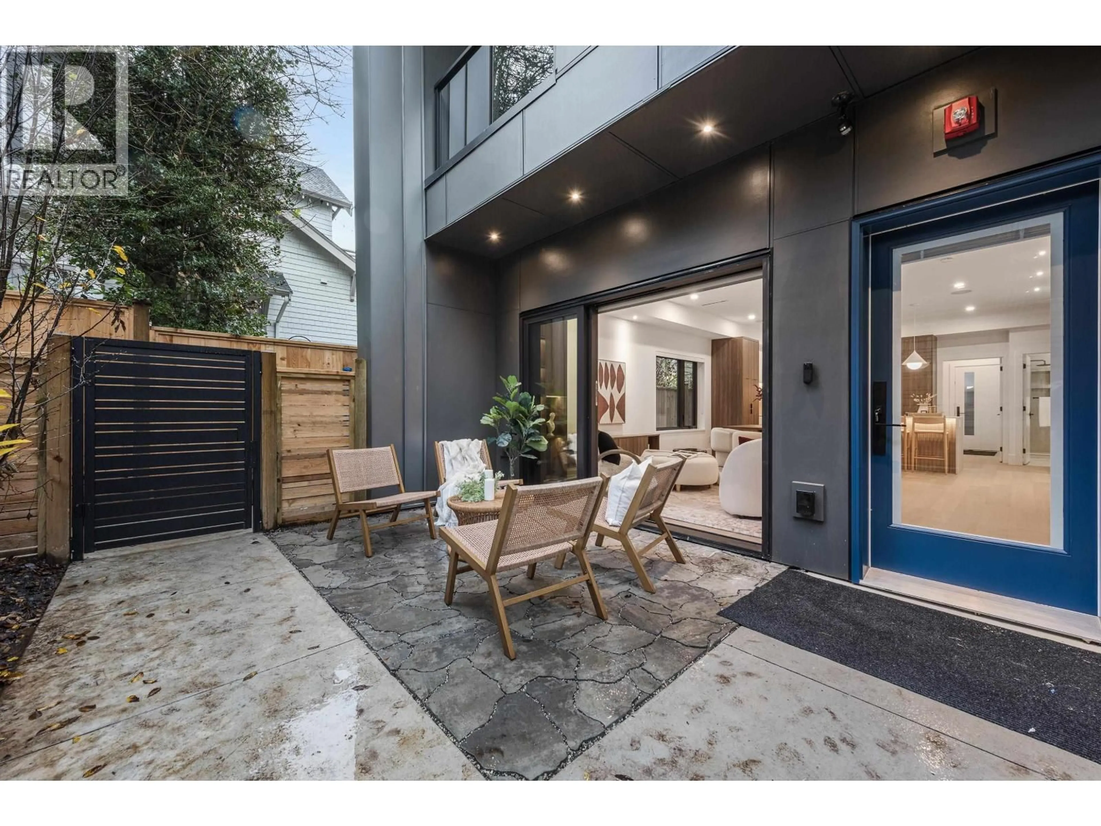 Patio, street for 2 - 273 17TH AVENUE, Vancouver British Columbia V5Y1Z9