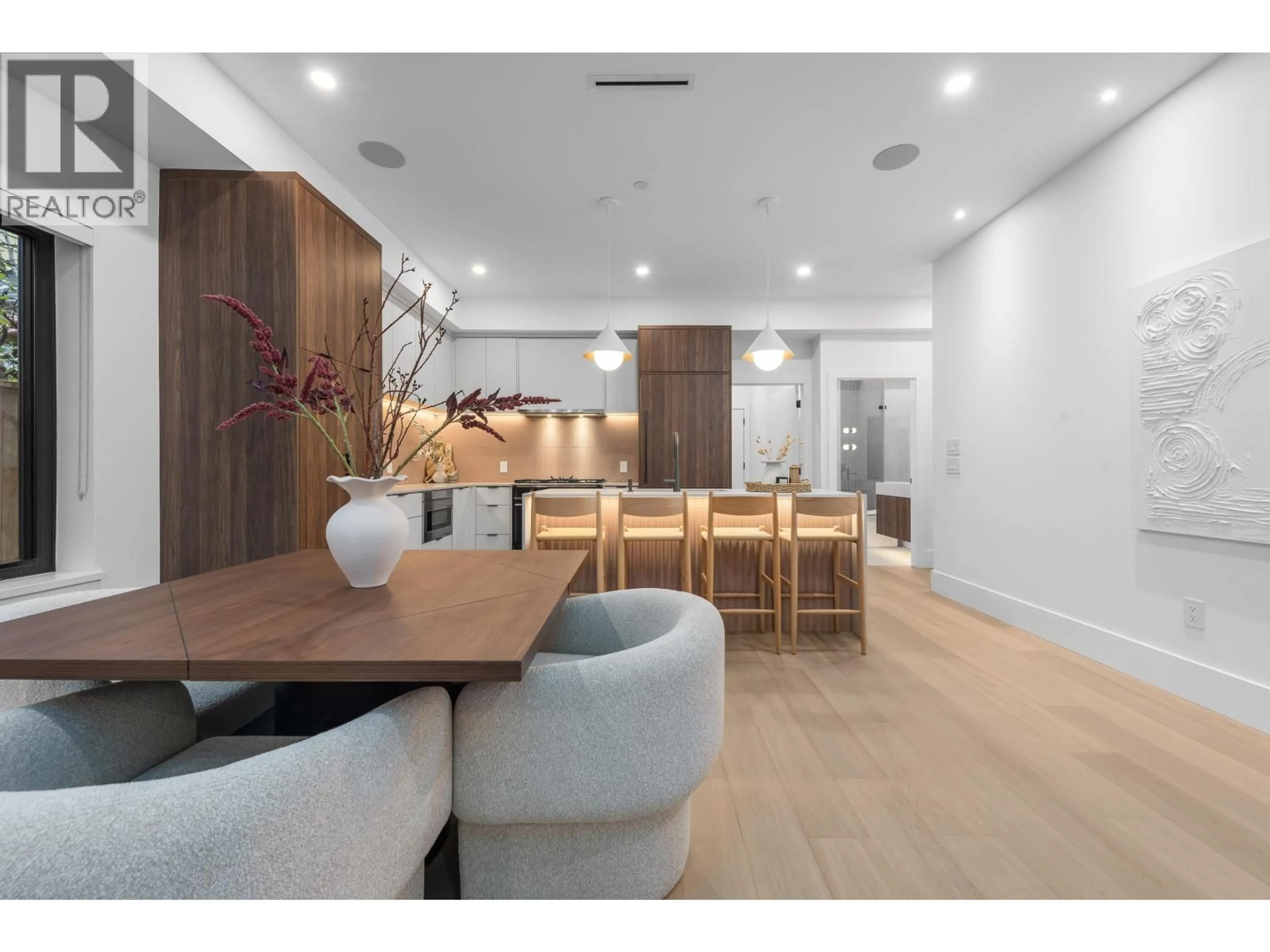 Unknown for 2 - 273 17TH AVENUE, Vancouver British Columbia V5Y1Z9