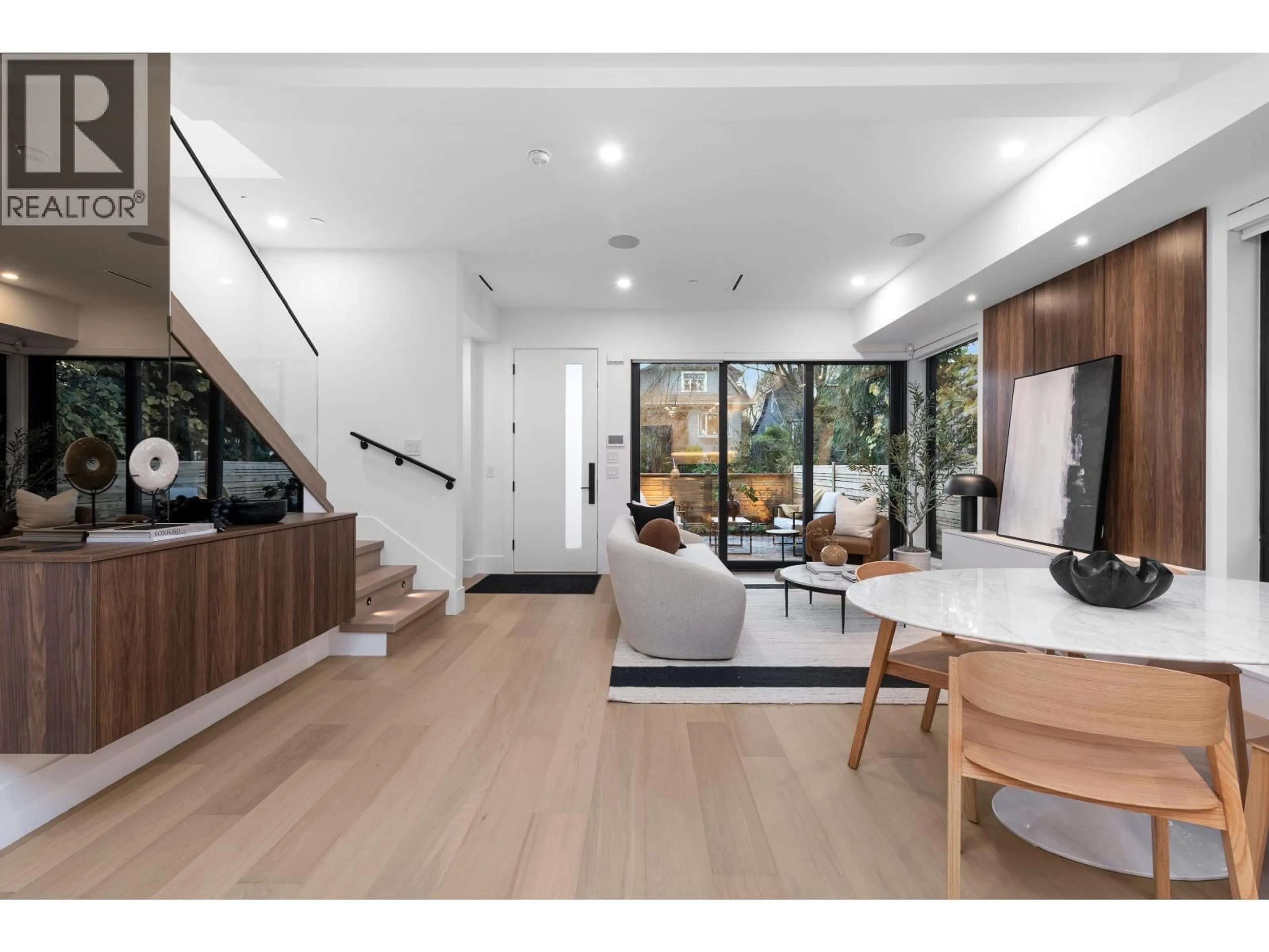 Unknown for 2 - 275 17TH AVENUE, Vancouver British Columbia V5Y1Z9