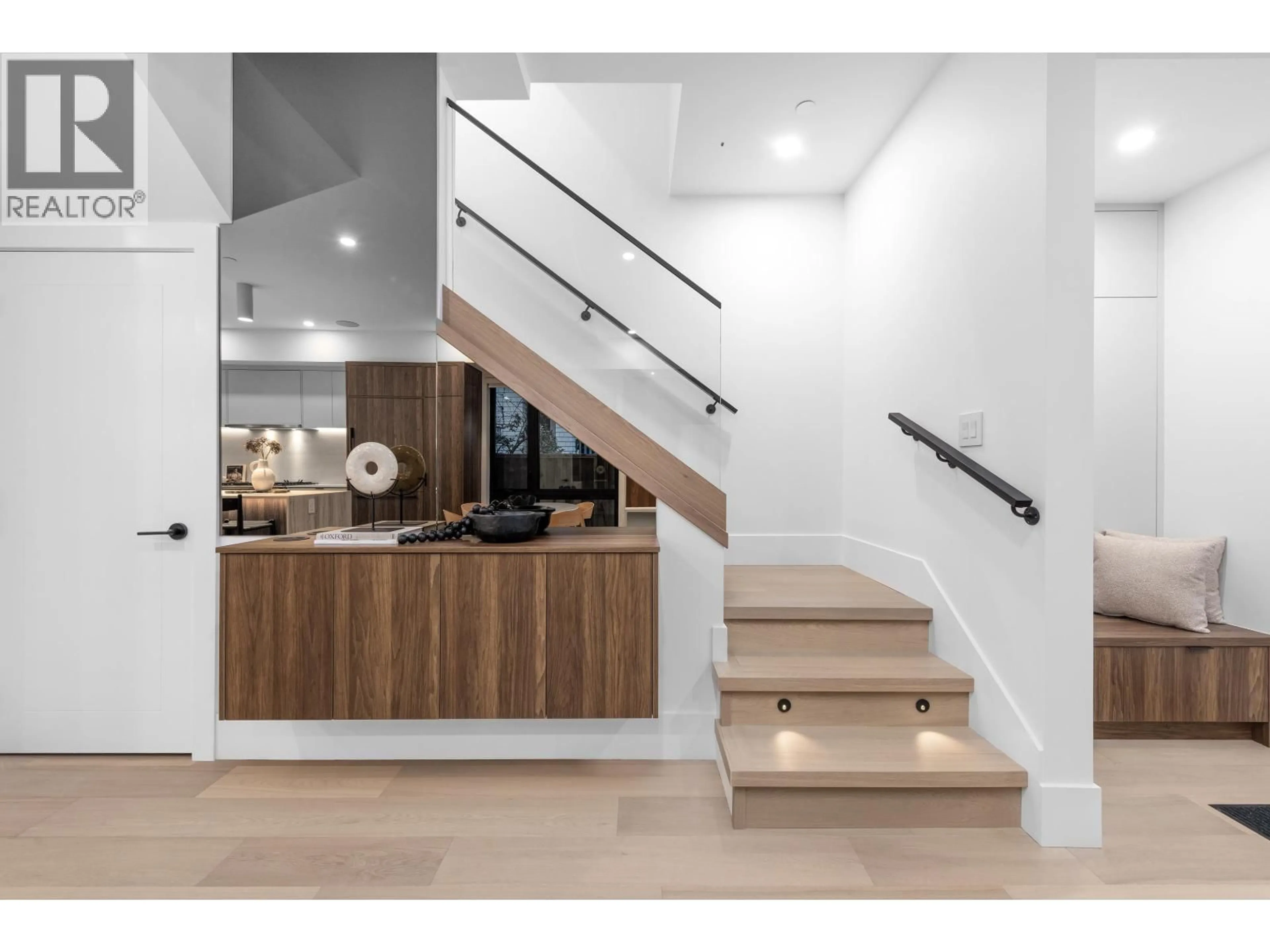 Unknown for 2 - 275 17TH AVENUE, Vancouver British Columbia V5Y1Z9