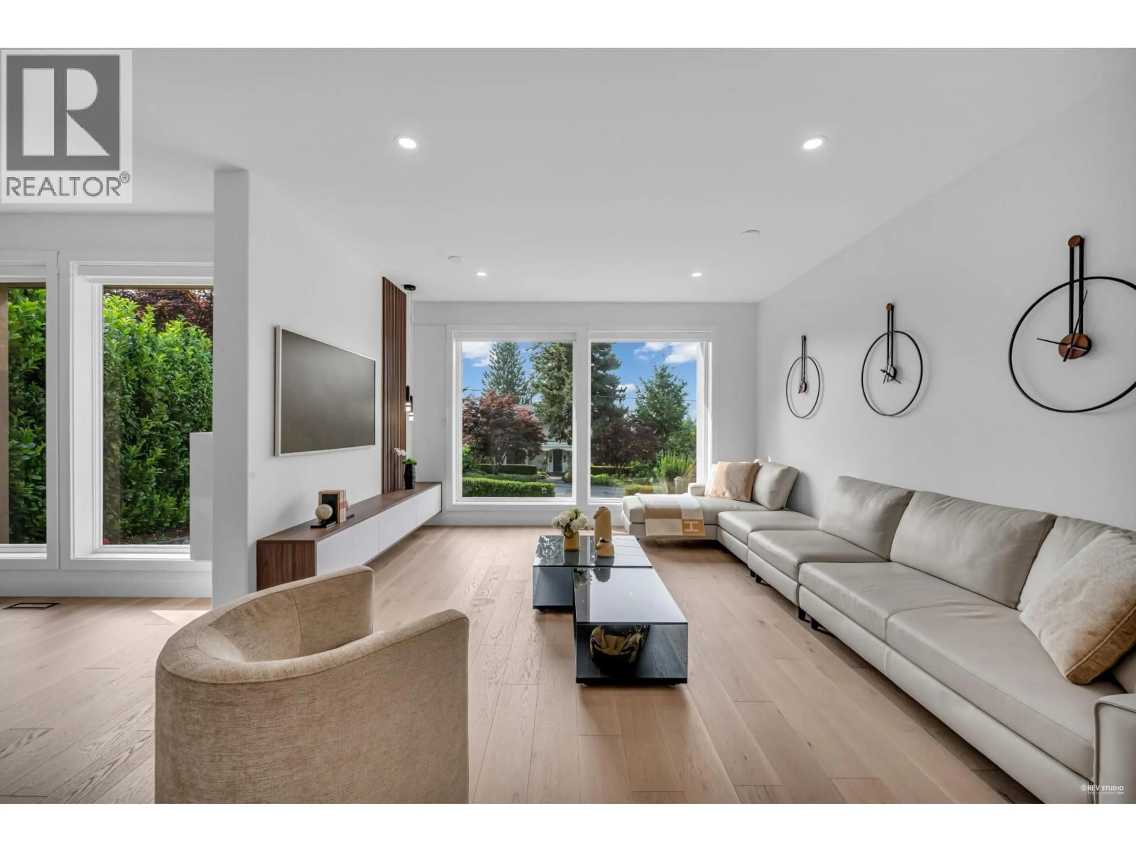 Living room with furniture, unknown for 2175 KINGS AVENUE, West Vancouver British Columbia V7V2B9