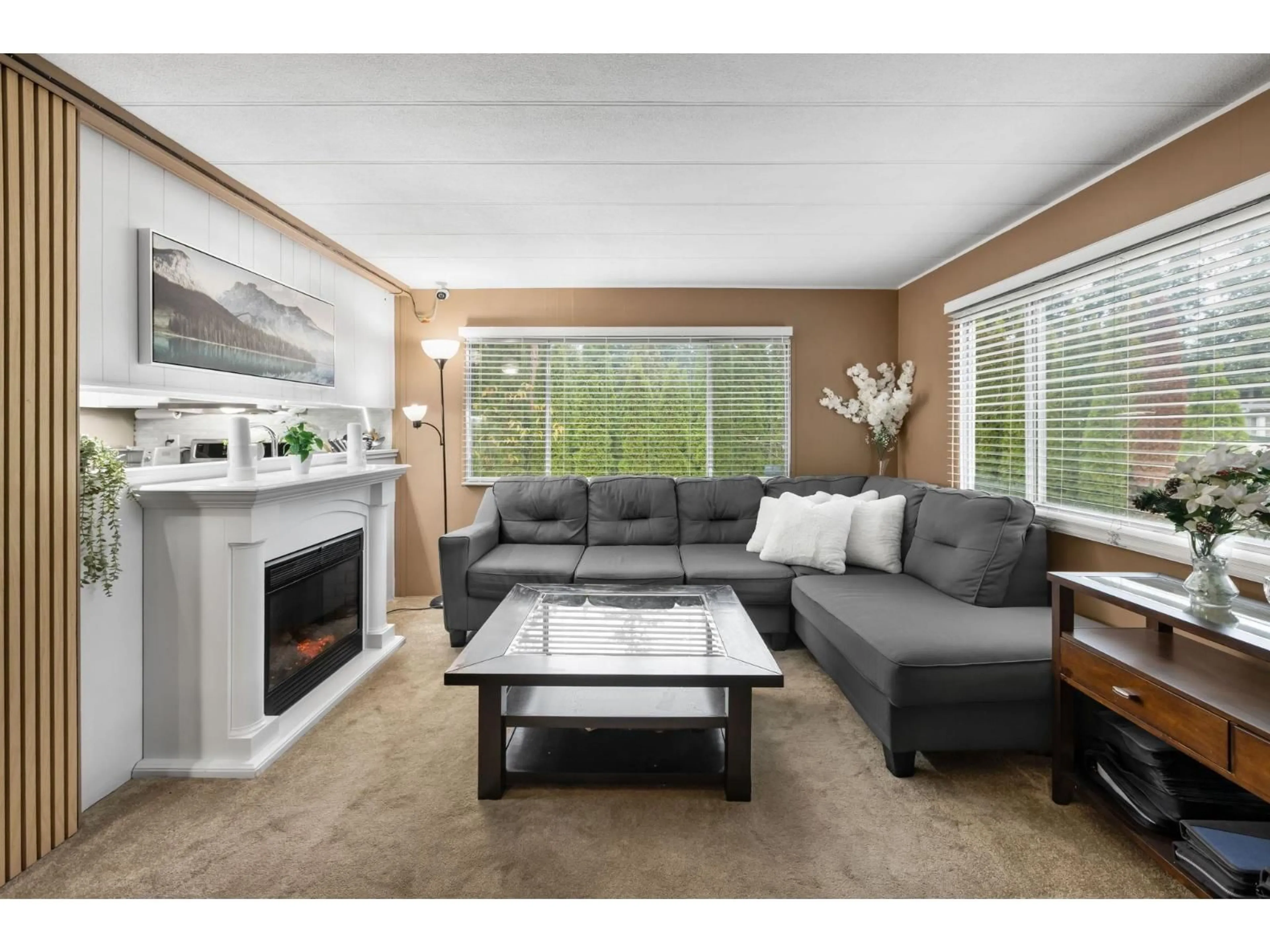 Living room with furniture, unknown for 5 - 20071 24 AVENUE, Langley British Columbia V2Z2A1