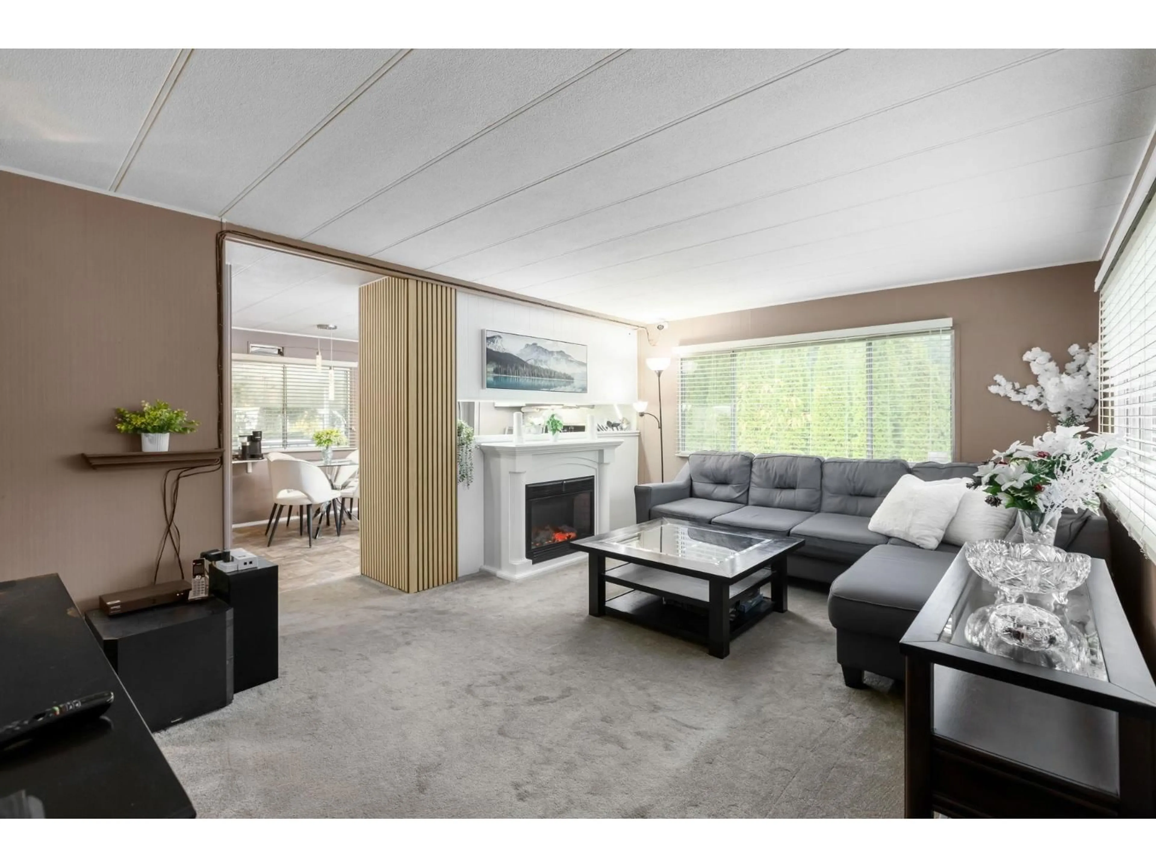 Living room with furniture, unknown for 5 - 20071 24 AVENUE, Langley British Columbia V2Z2A1