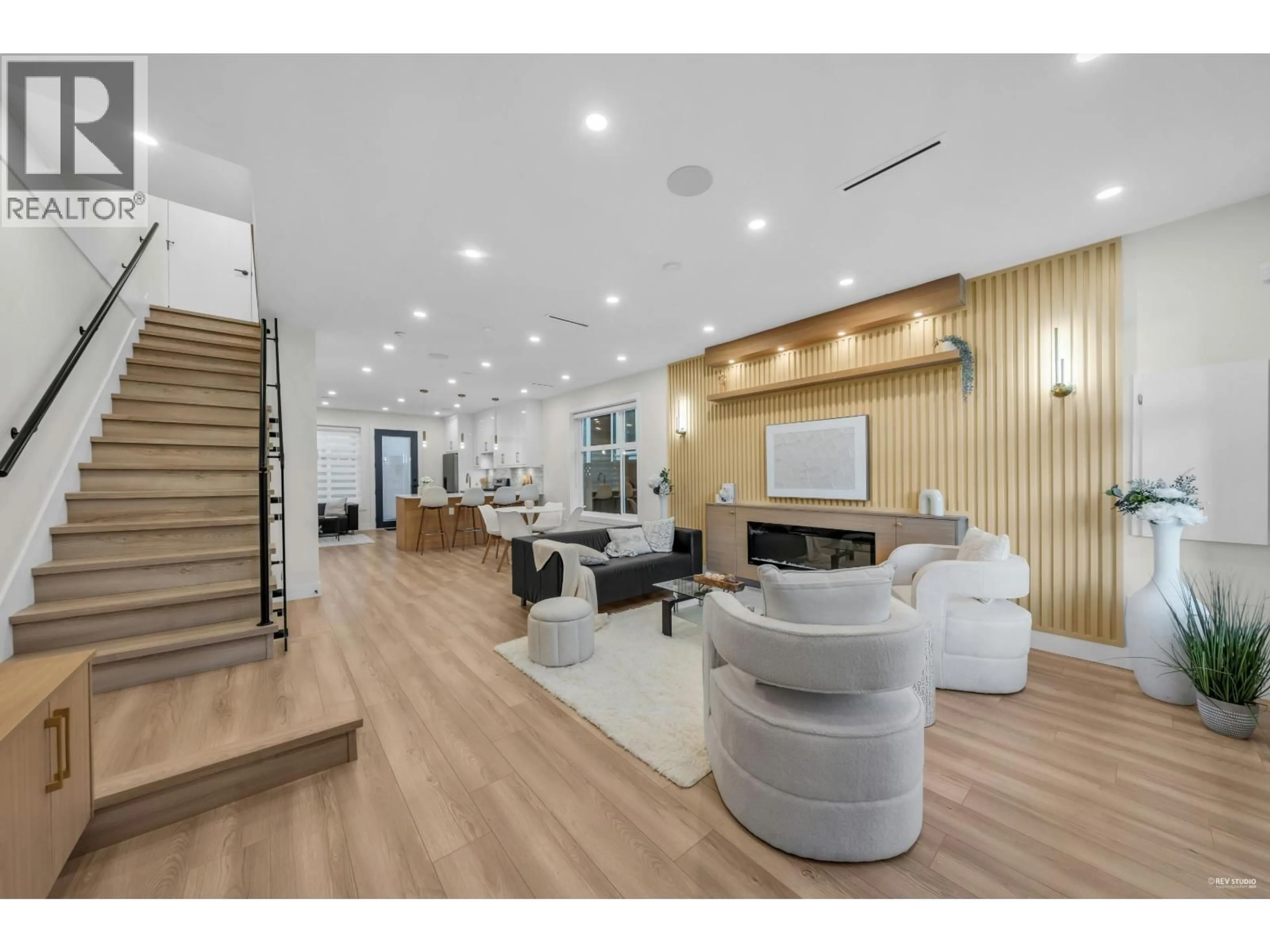 Unknown for 2 - 2705 3RD AVENUE, Vancouver British Columbia V5M1H3