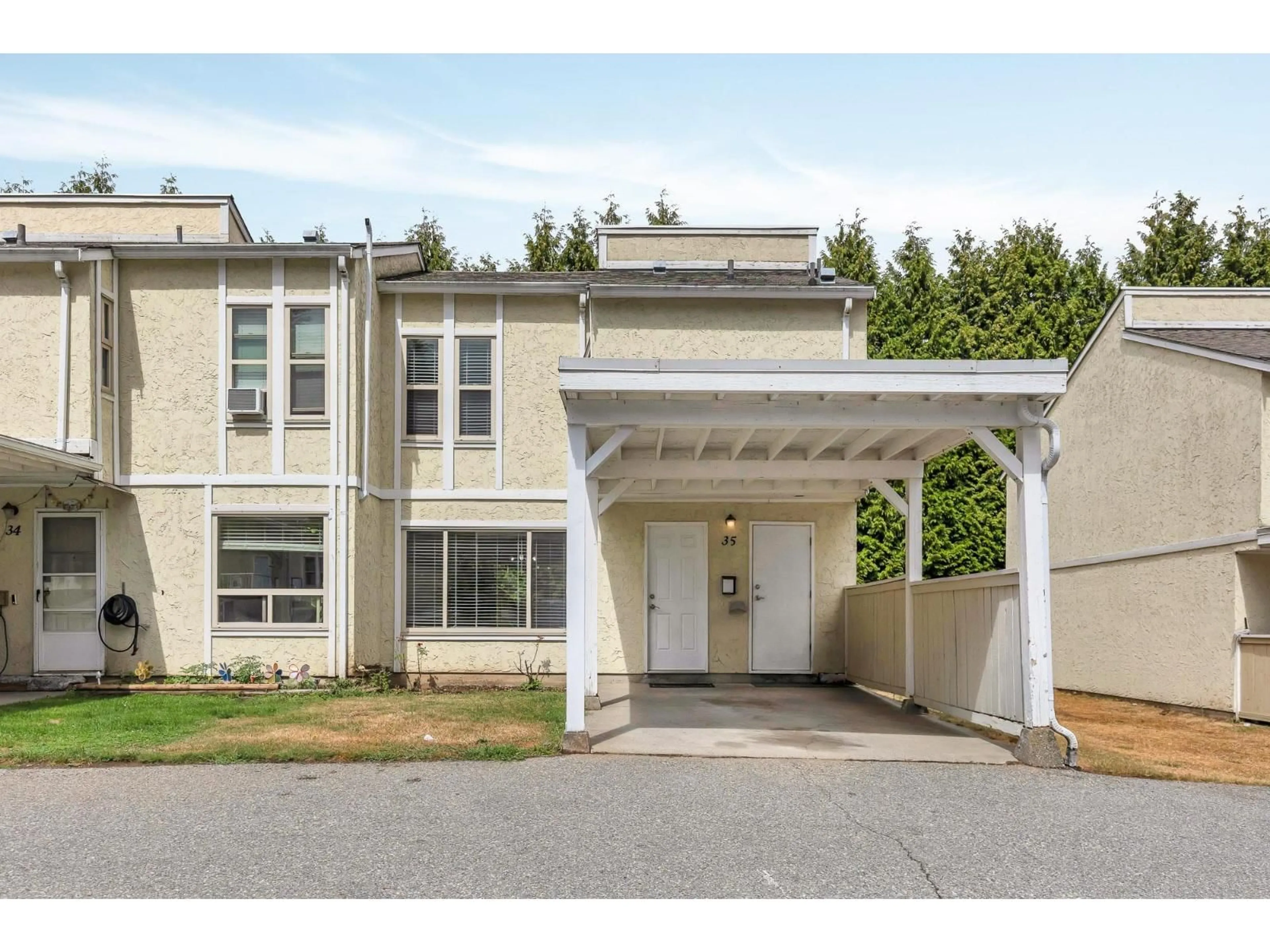 Home with vinyl exterior material, street for 35 - 3075 TRETHEWEY STREET, Abbotsford British Columbia V2T3R4